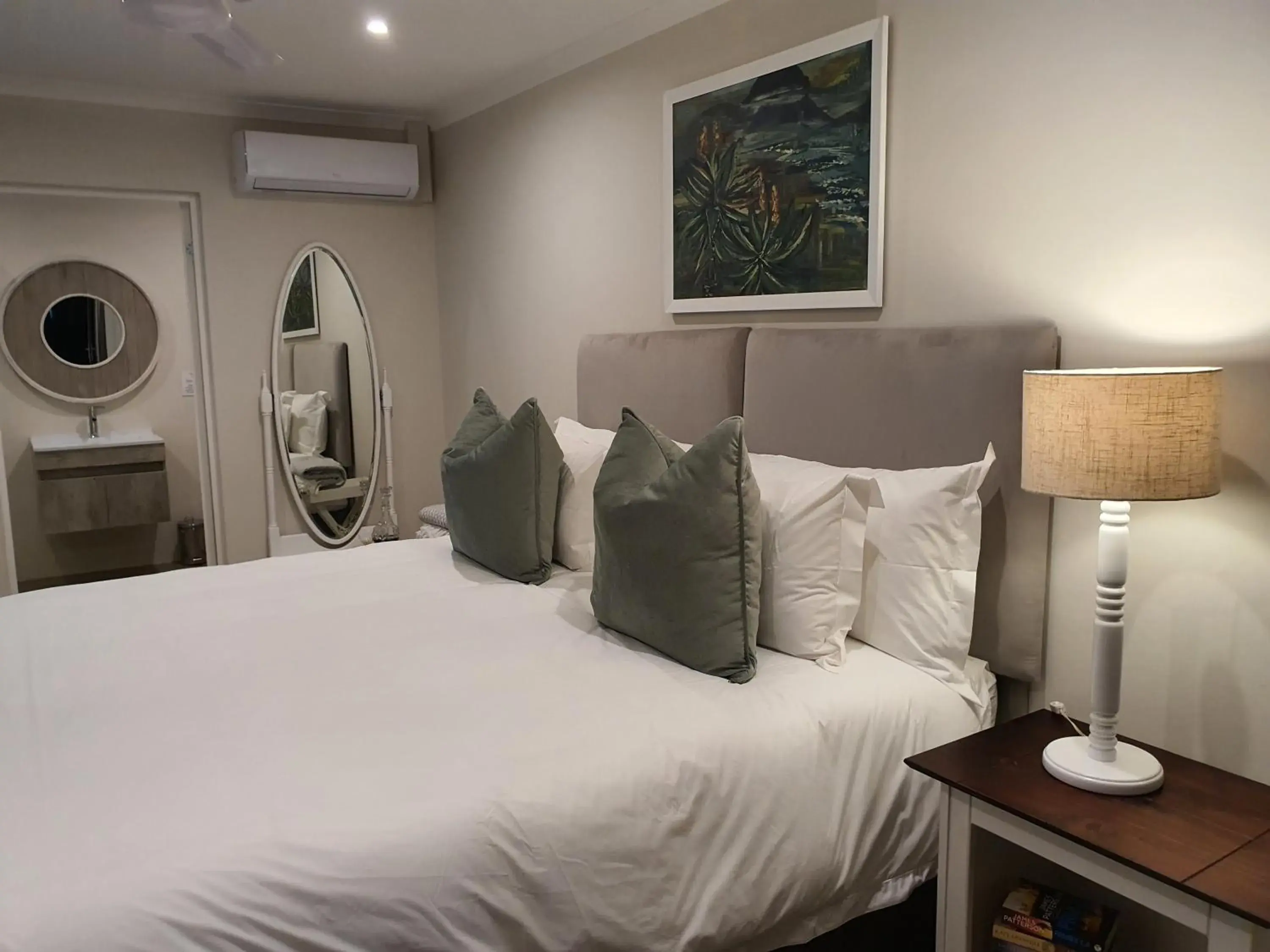 Double Room in 66 On Monzali 4 Star Luxury Guesthouse Double Room in 66 On Monzali 4 Star Luxury Guesthouse