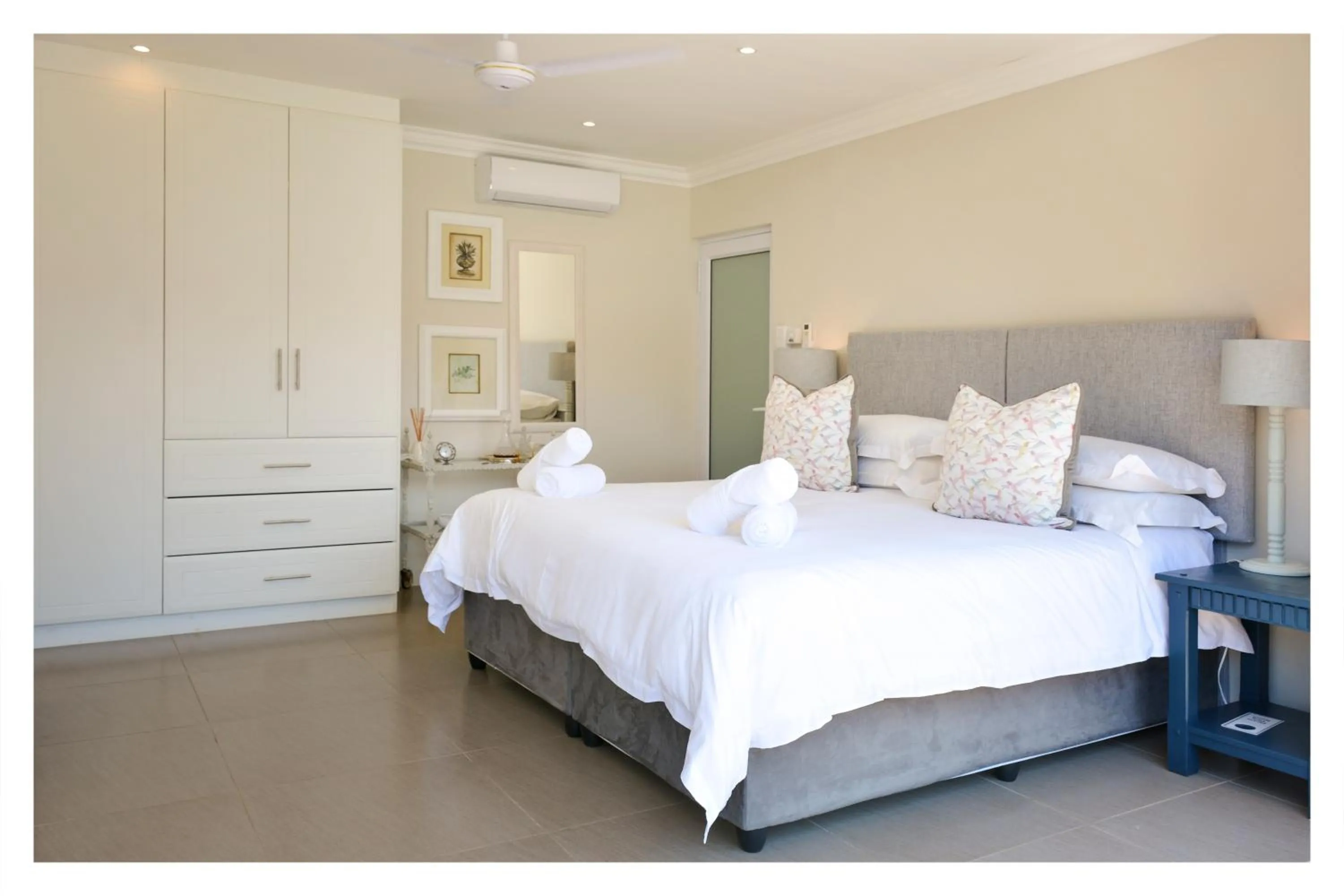 Photo of the whole room, Bed in 66 On Monzali 4 Star Luxury Guesthouse