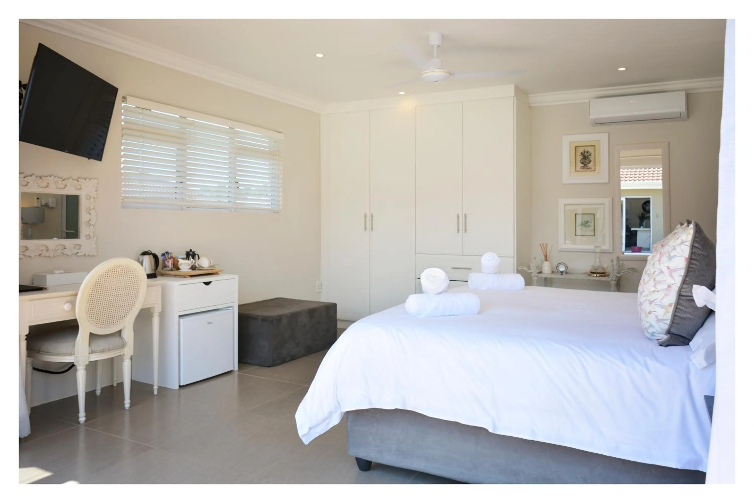 Photo of the whole room, Bed in 66 On Monzali 4 Star Luxury Guesthouse