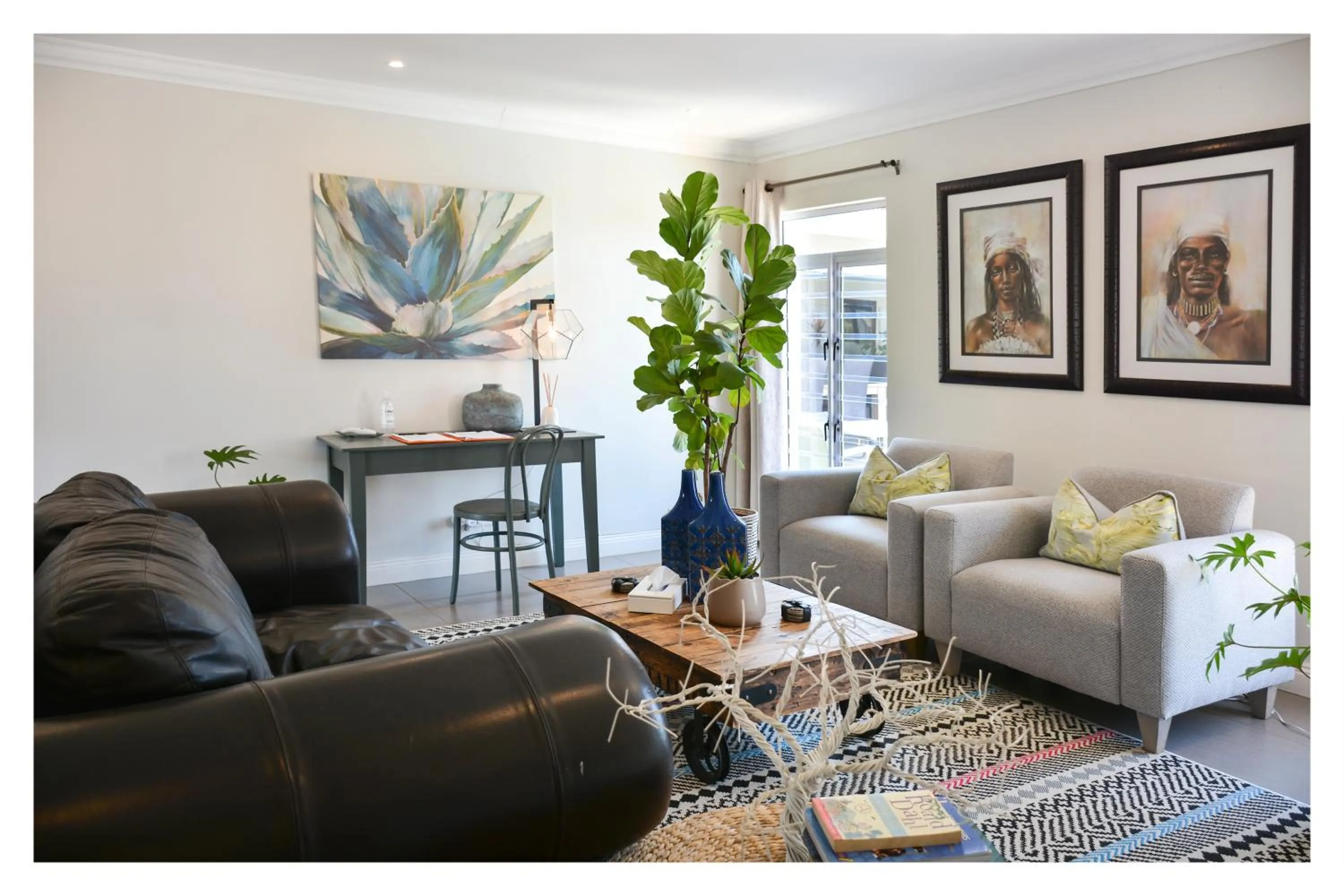 Communal lounge/ TV room in 66 On Monzali 4 Star Luxury Guesthouse