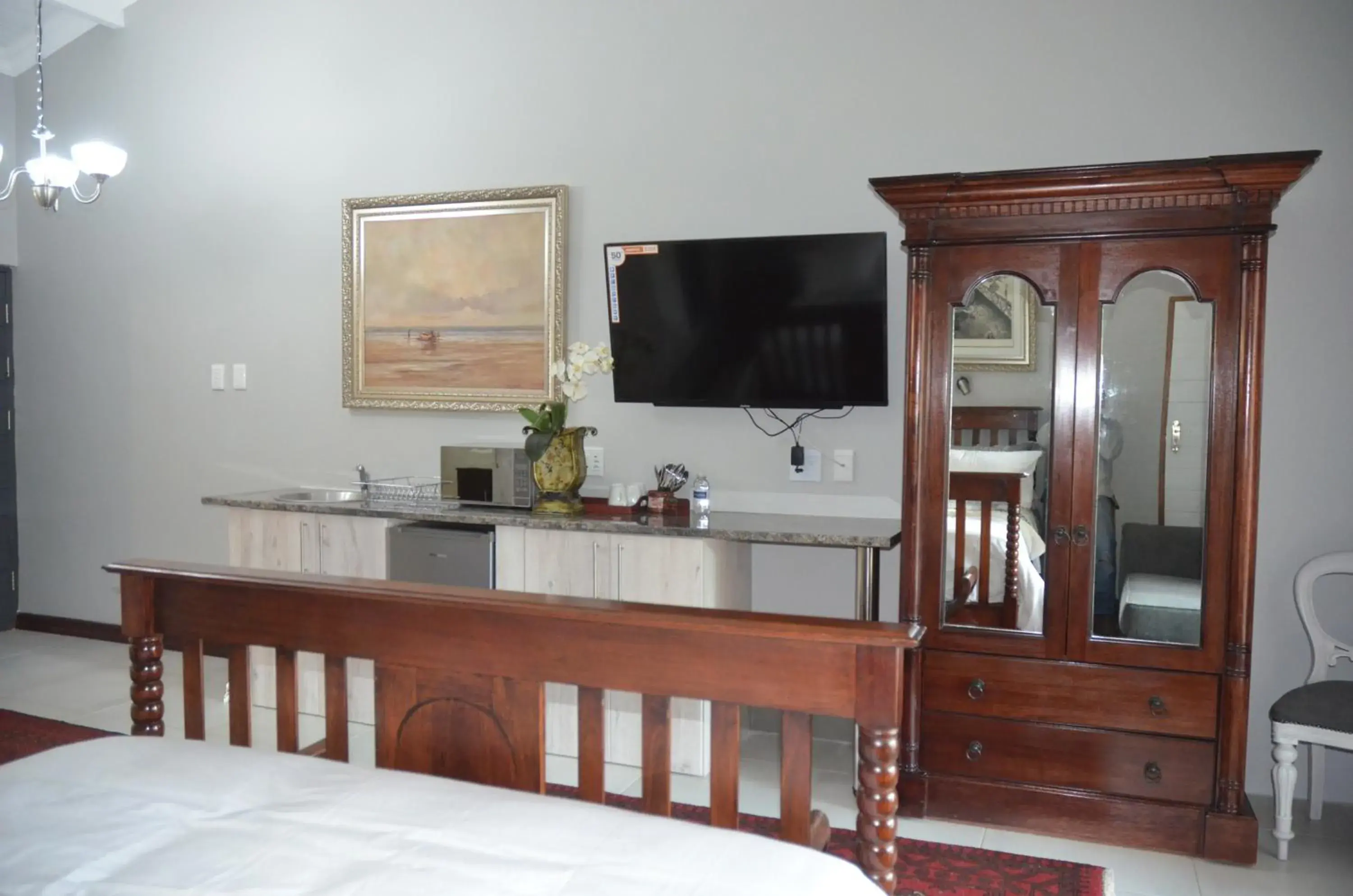 Deluxe Queen Room - single occupancy in 64 on Malabor Deluxe Queen Room - single occupancy in 64 on Malabor