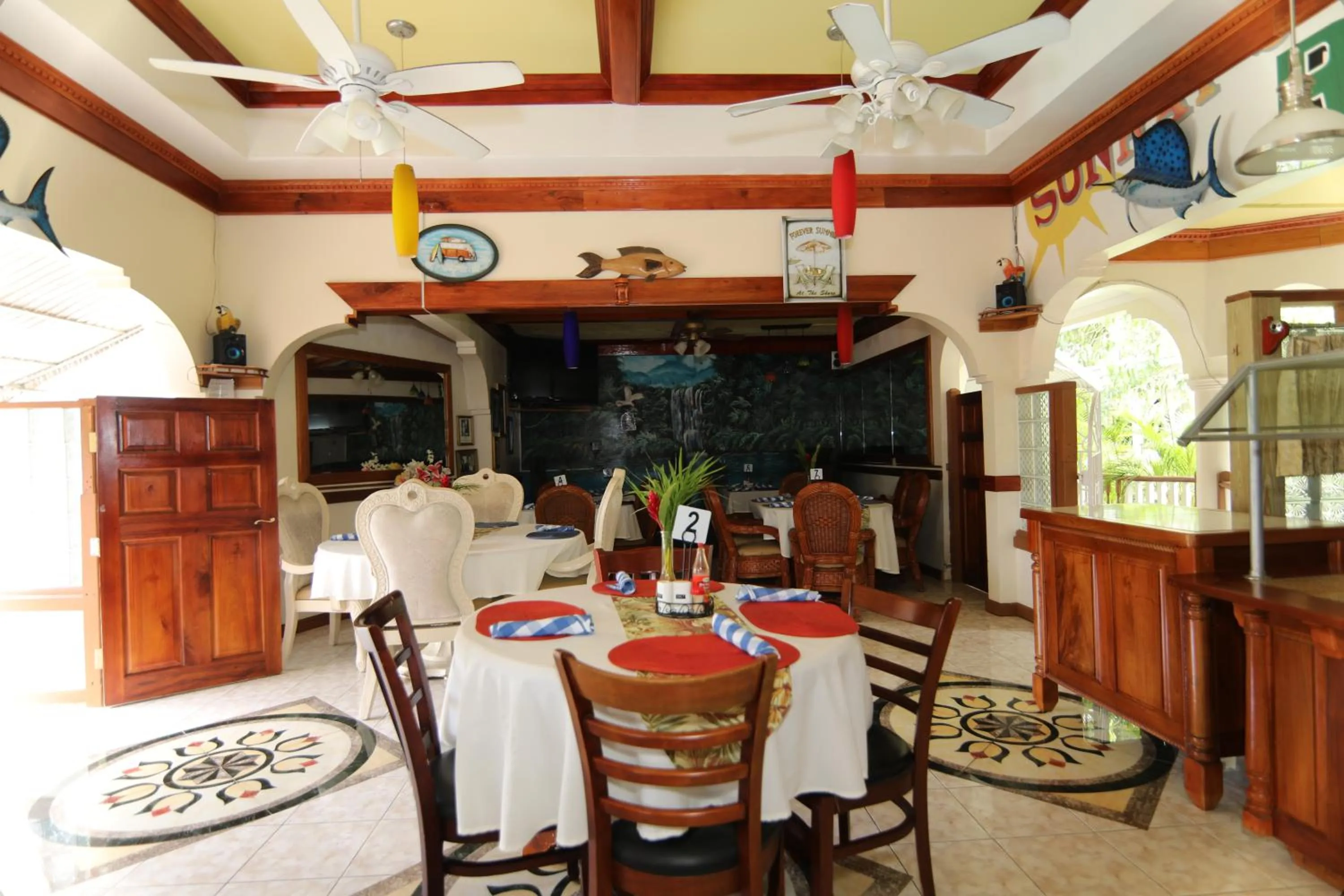 Restaurant/places to eat in Rayon Hotel