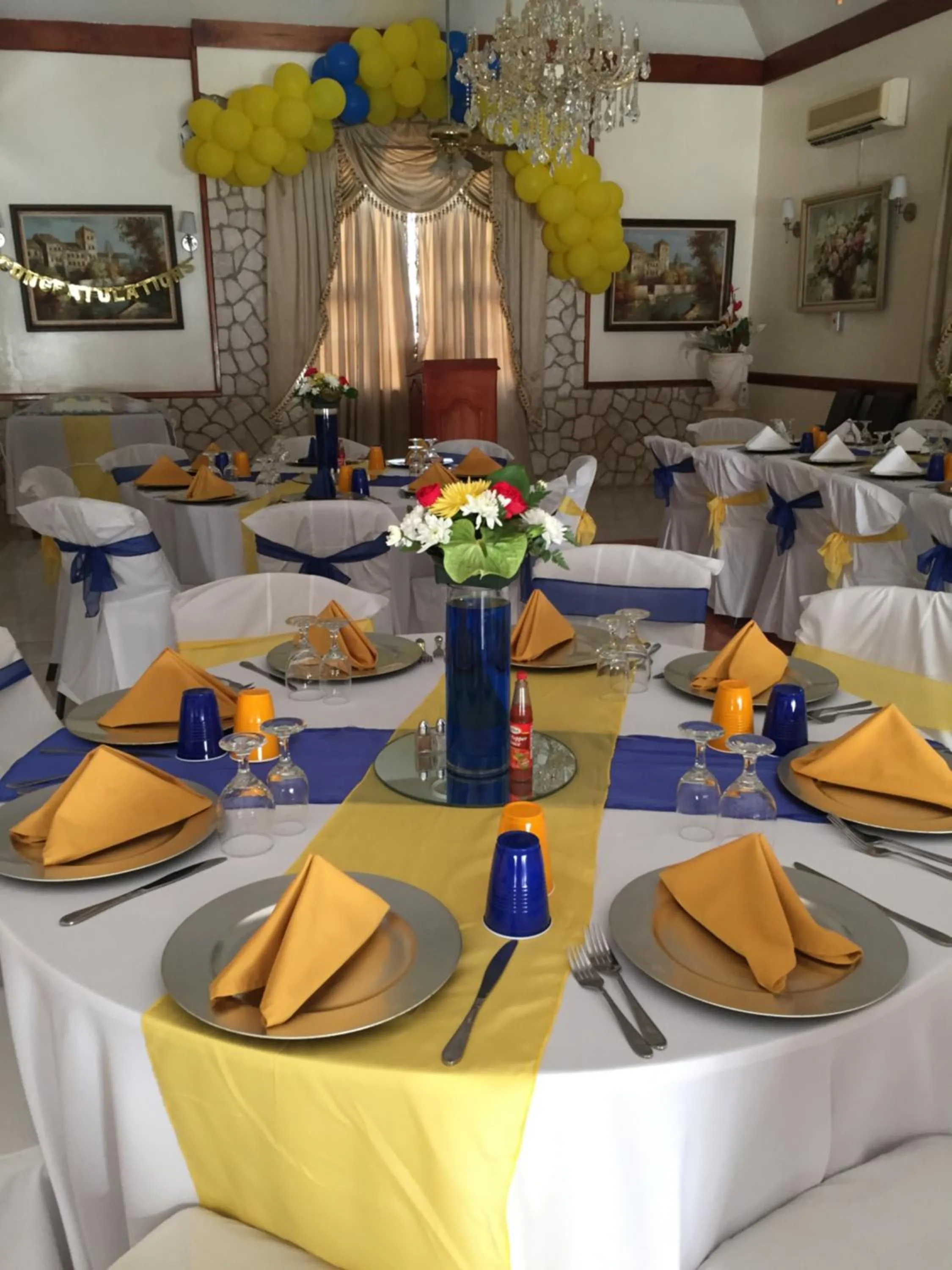 Restaurant/places to eat in Rayon Hotel