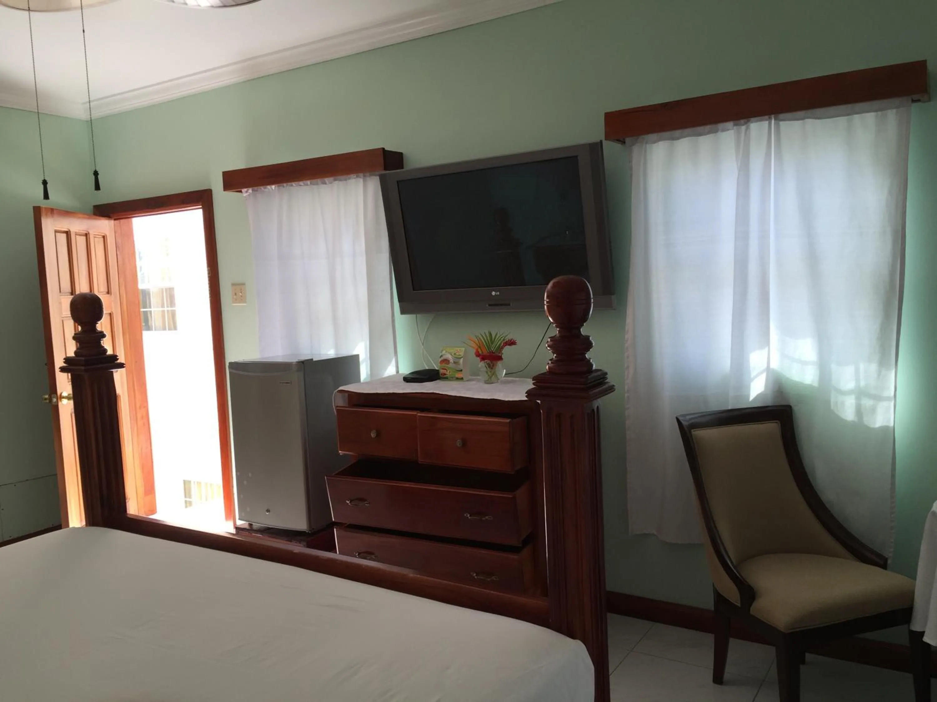 Photo of the whole room, Bed in Rayon Hotel