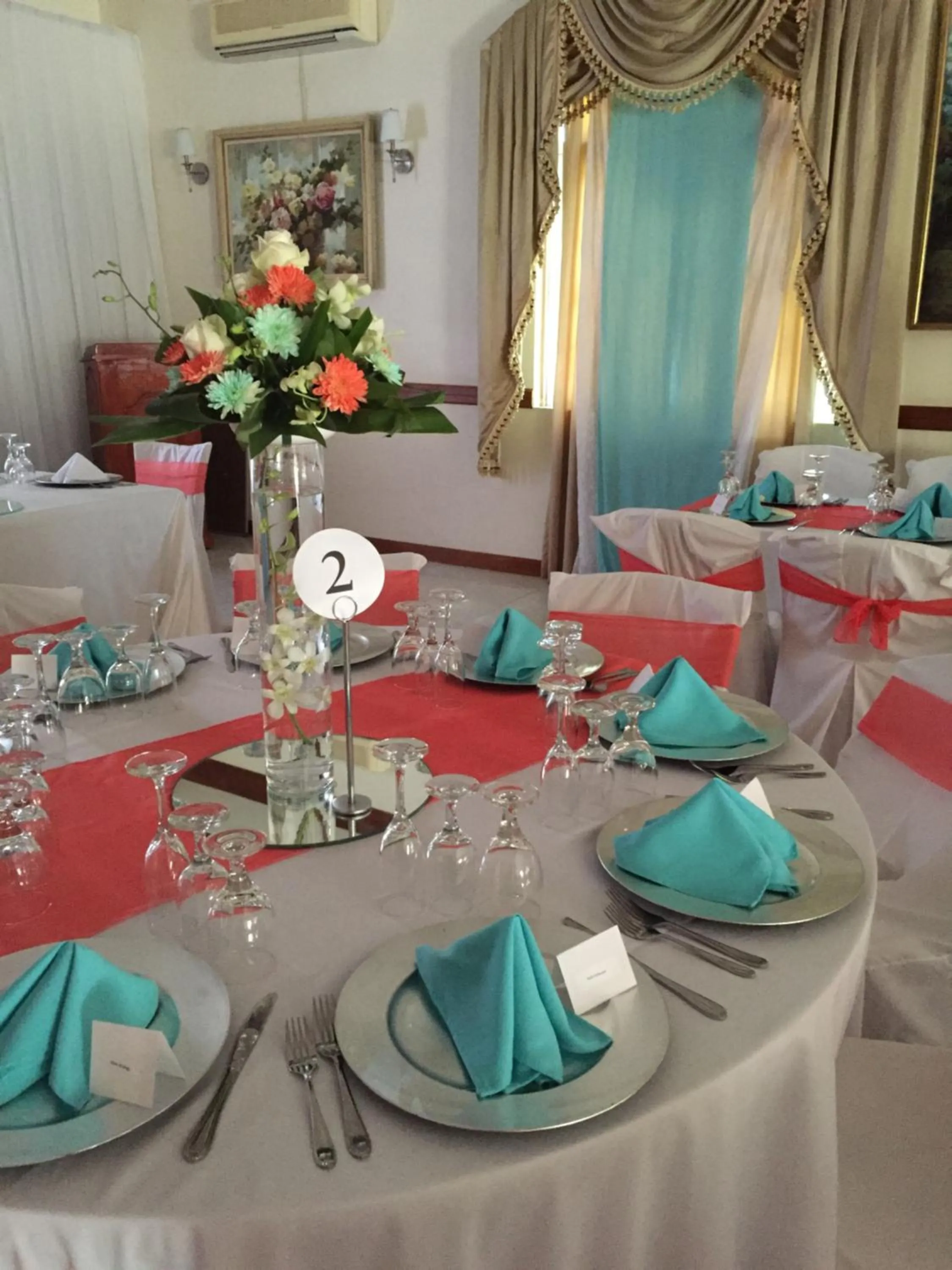 Restaurant/places to eat in Rayon Hotel