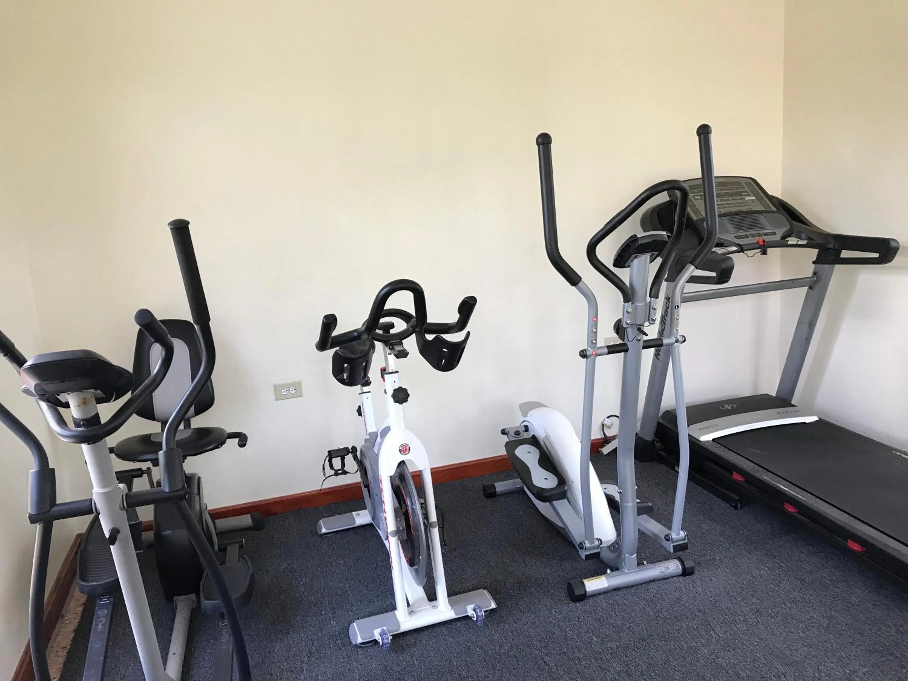Fitness centre/facilities in Rayon Hotel