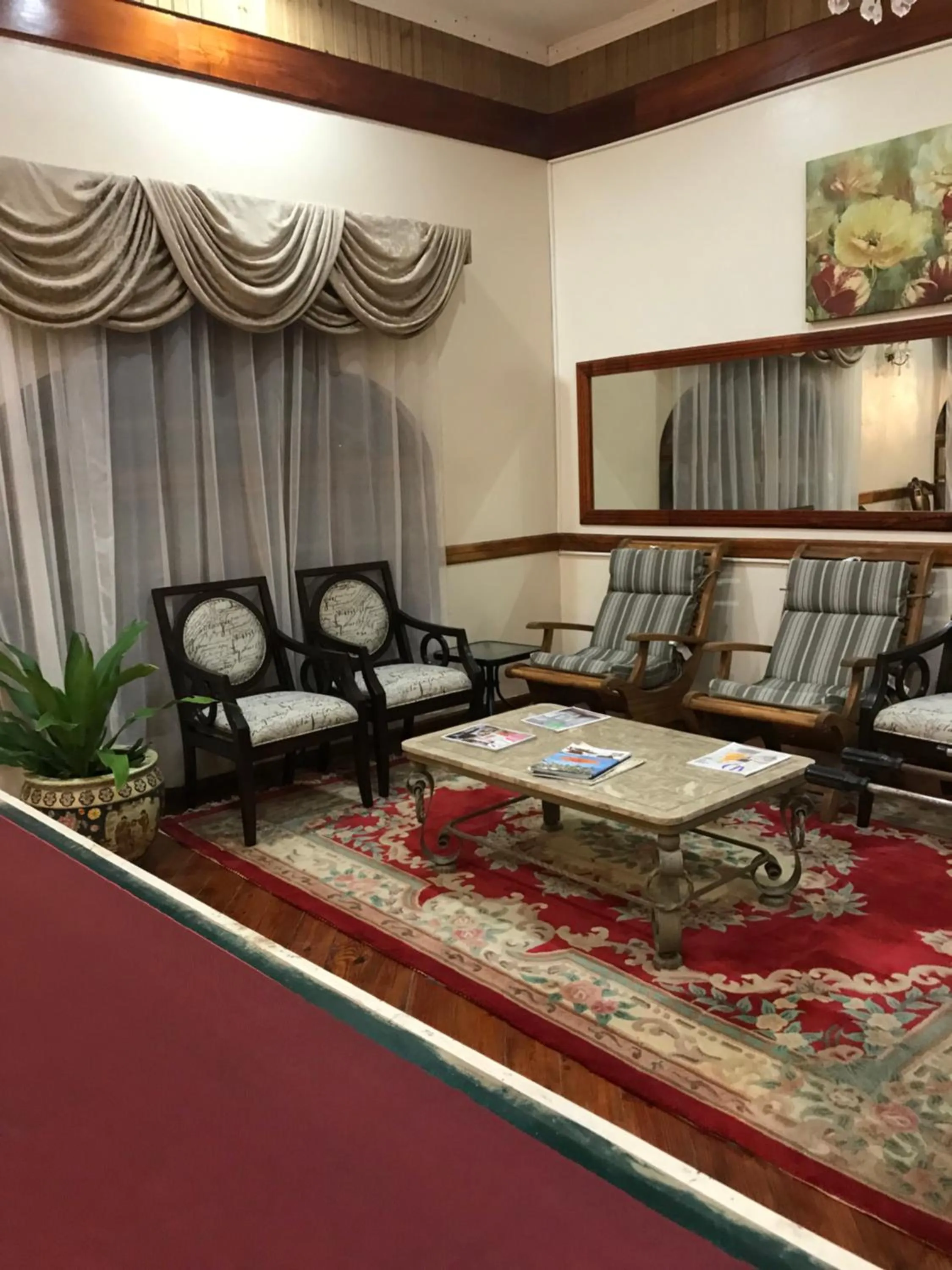 Seating area in Rayon Hotel
