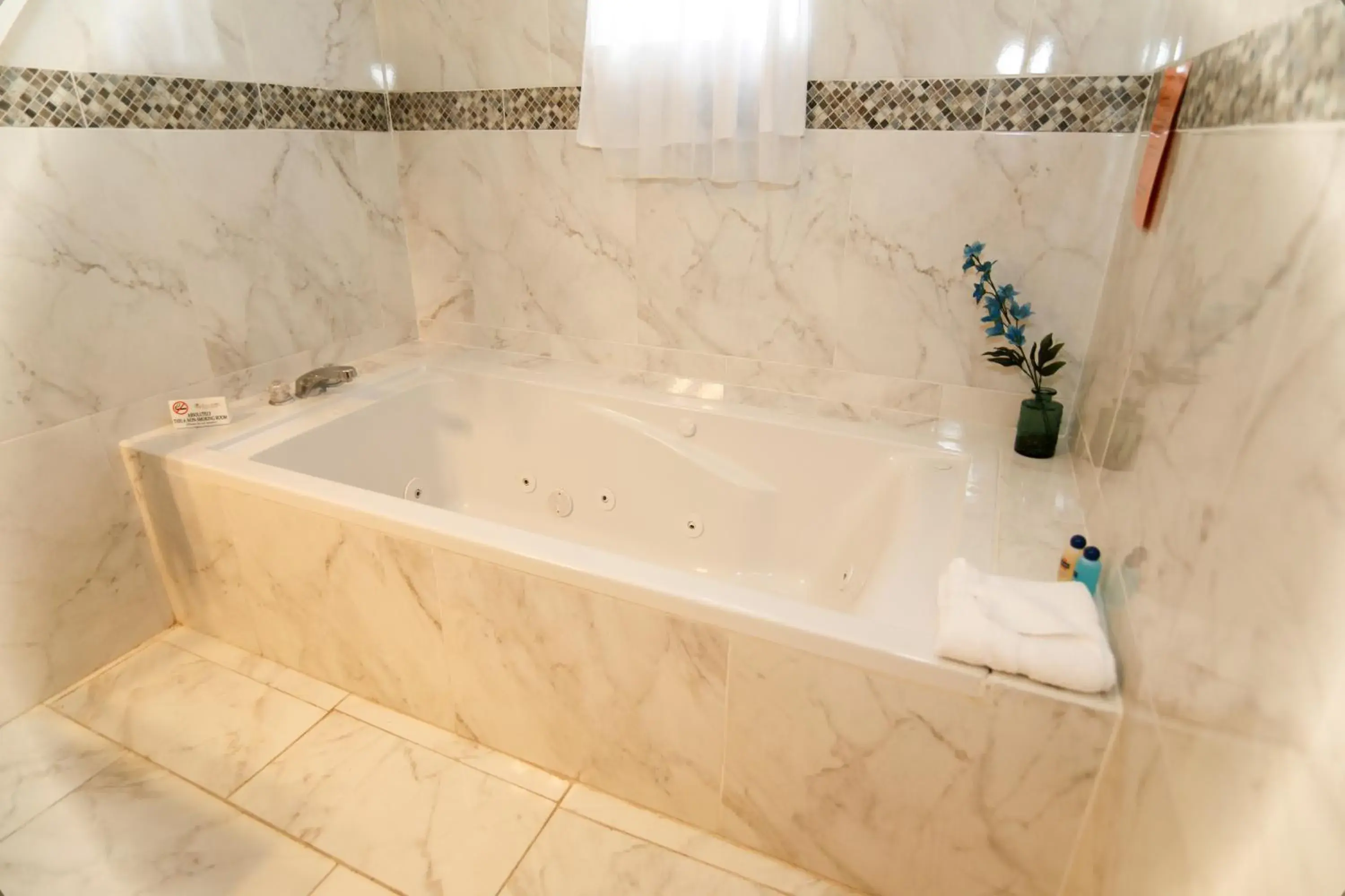 Honeymoon Suite in Rayon Hotel Honeymoon Suite in Rayon Hotel