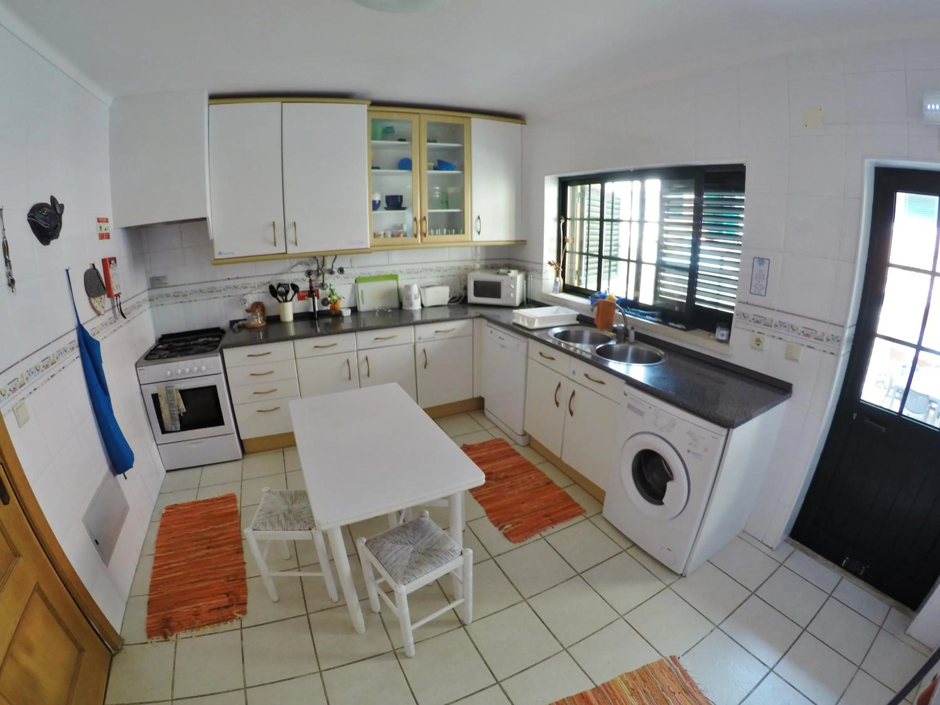 Communal kitchen in Supertubos Beach Hostel