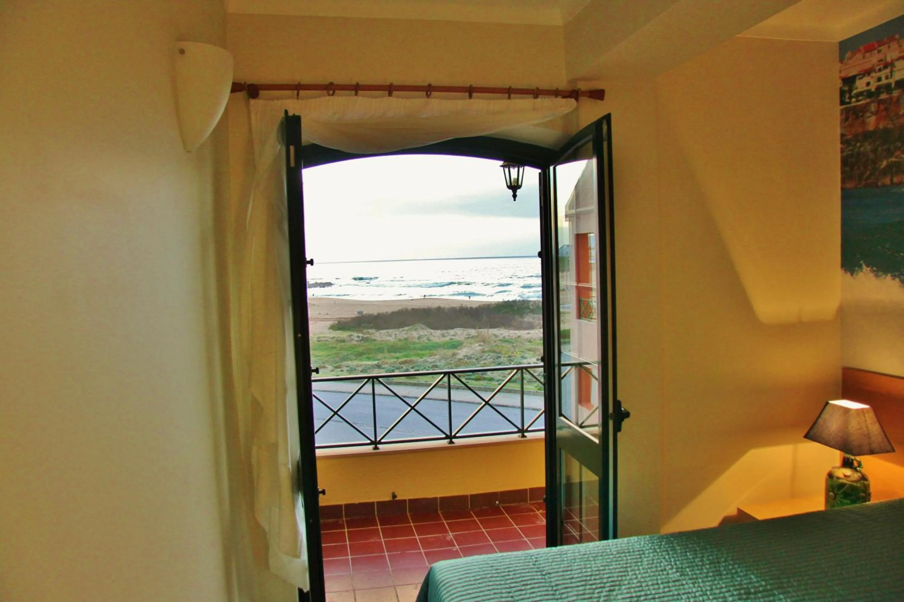 Bedroom, Bed in Supertubos Beach Hostel