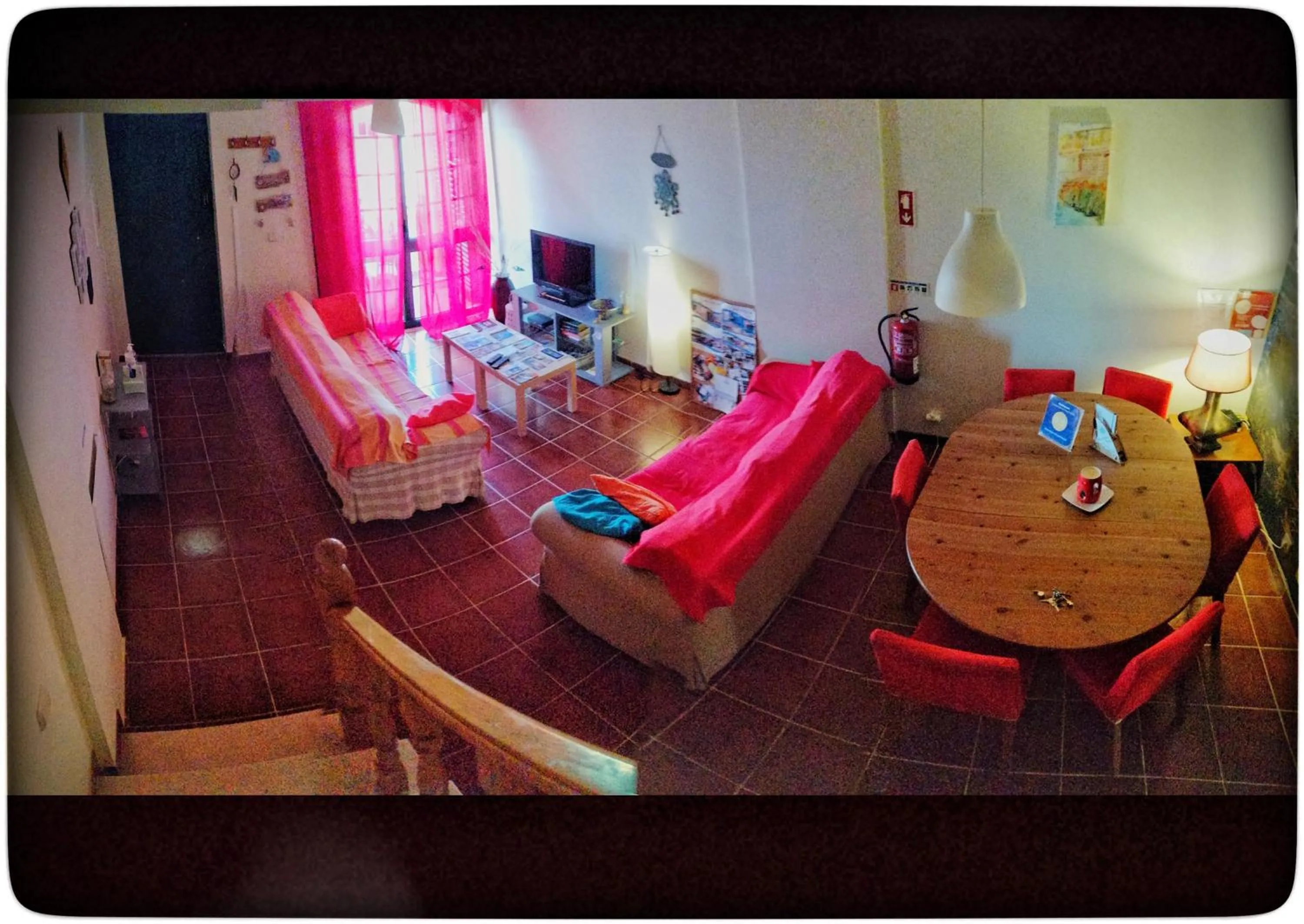Communal lounge/ TV room in Supertubos Beach Hostel