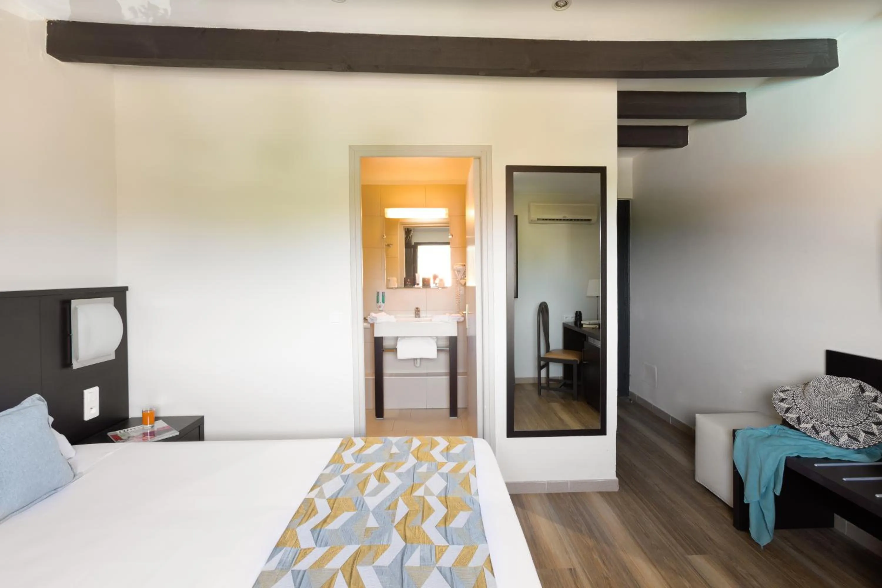 Property building, Bed in Hotel U Ricordu & Spa