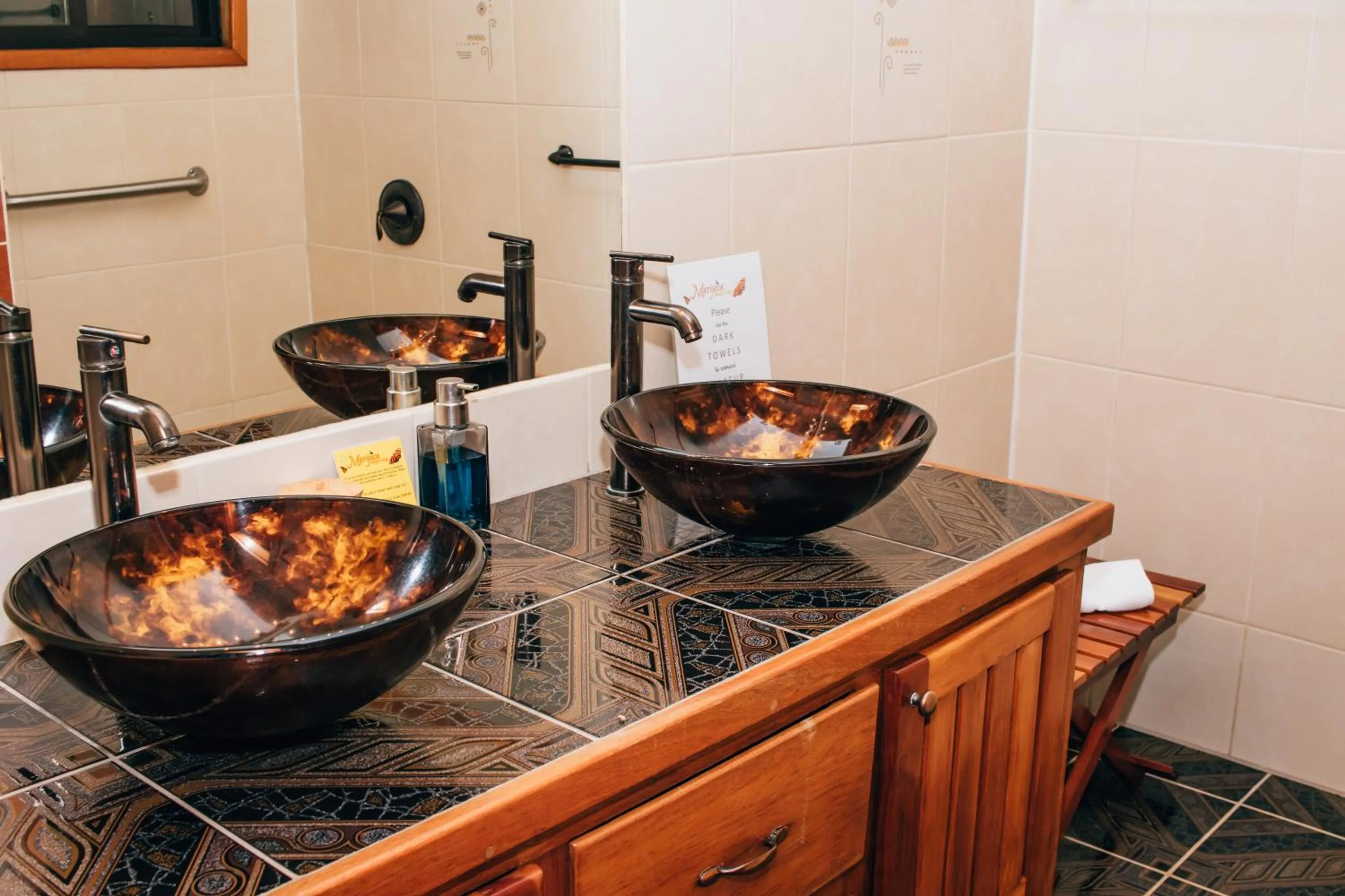 Public Bath in Mariposa Jungle Lodge