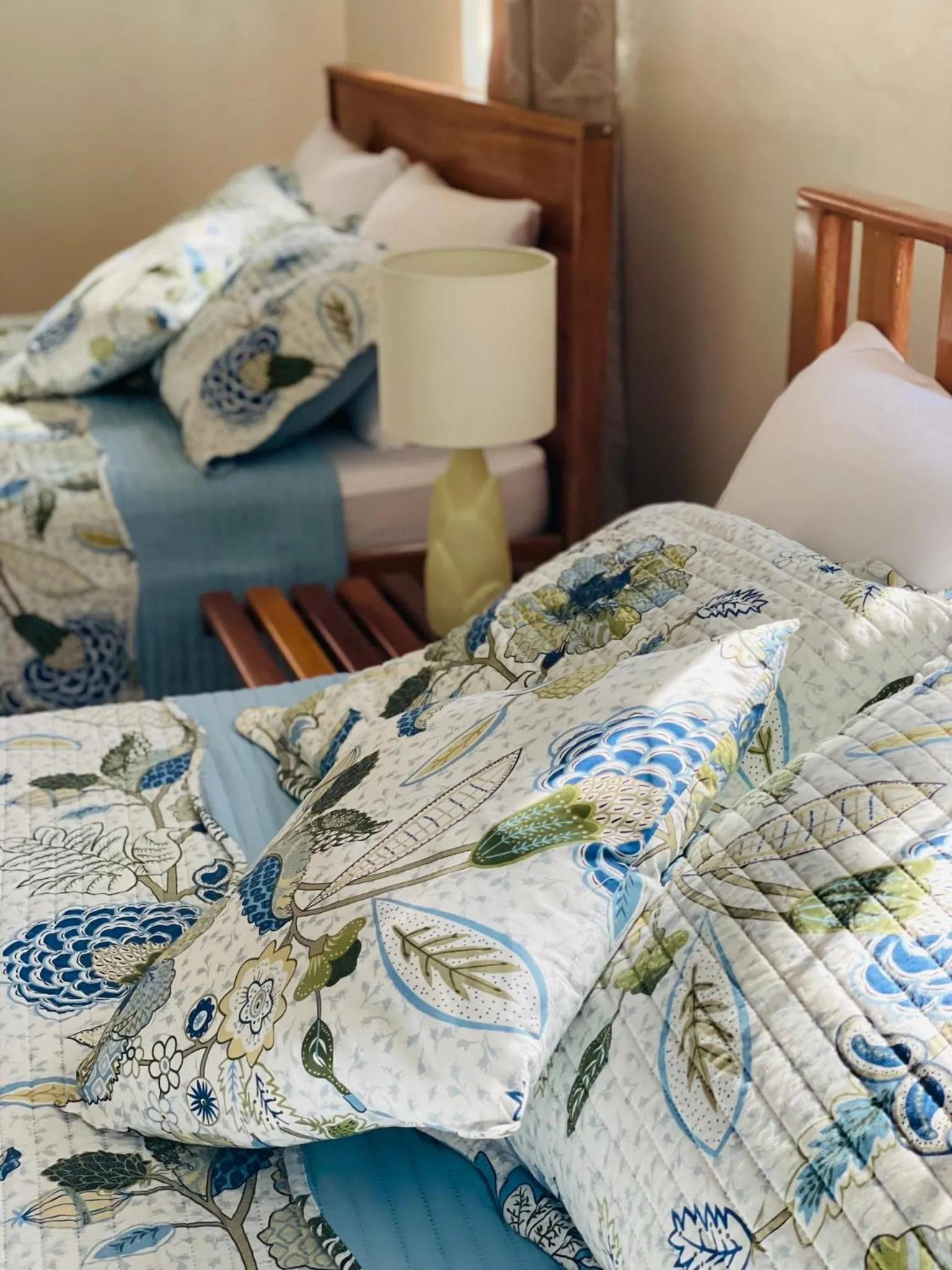 Bed in Mariposa Jungle Lodge