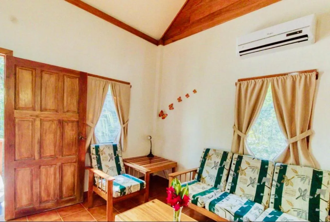 Living room in Mariposa Jungle Lodge