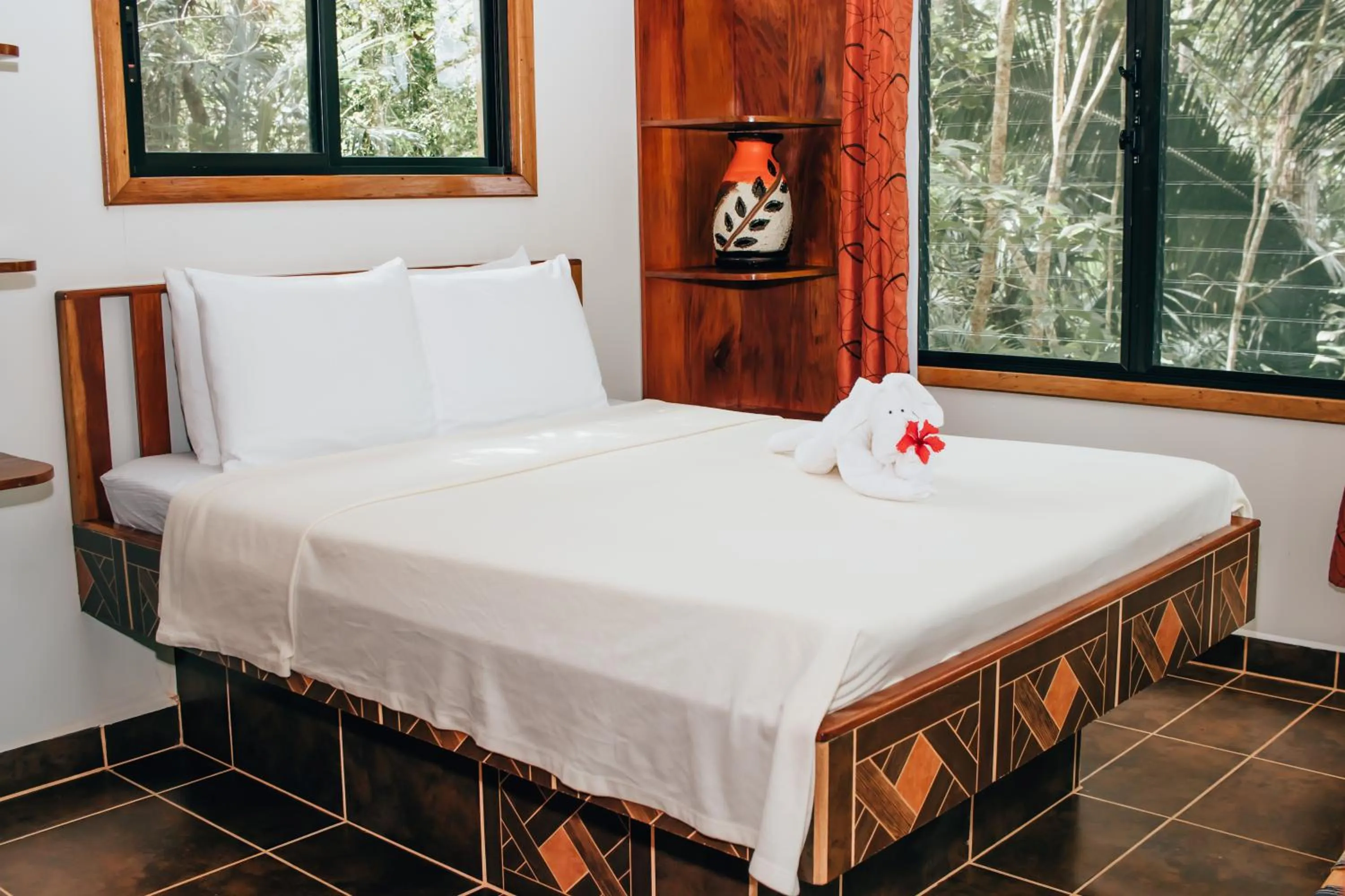 Bed in Mariposa Jungle Lodge