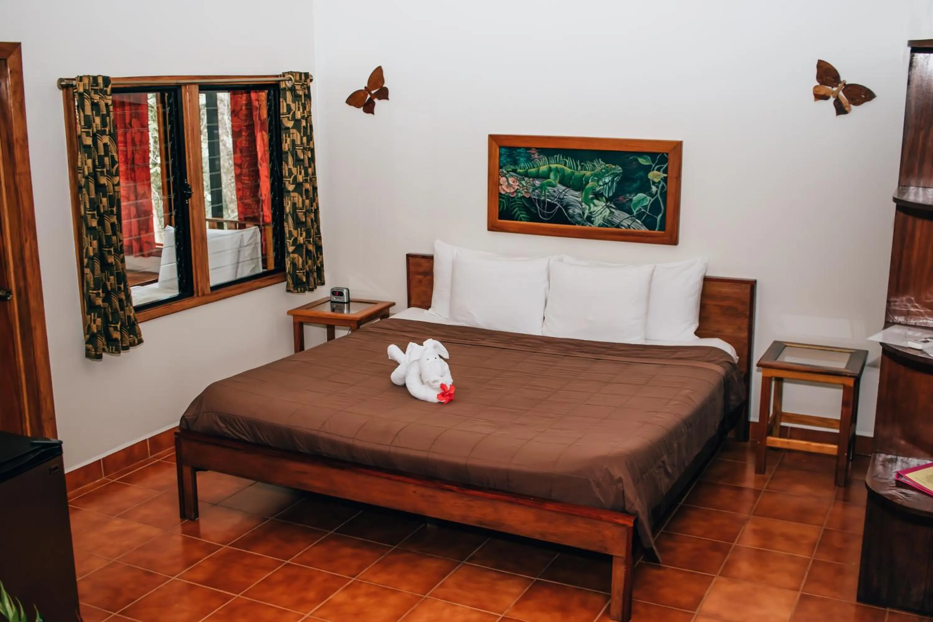 Bed in Mariposa Jungle Lodge