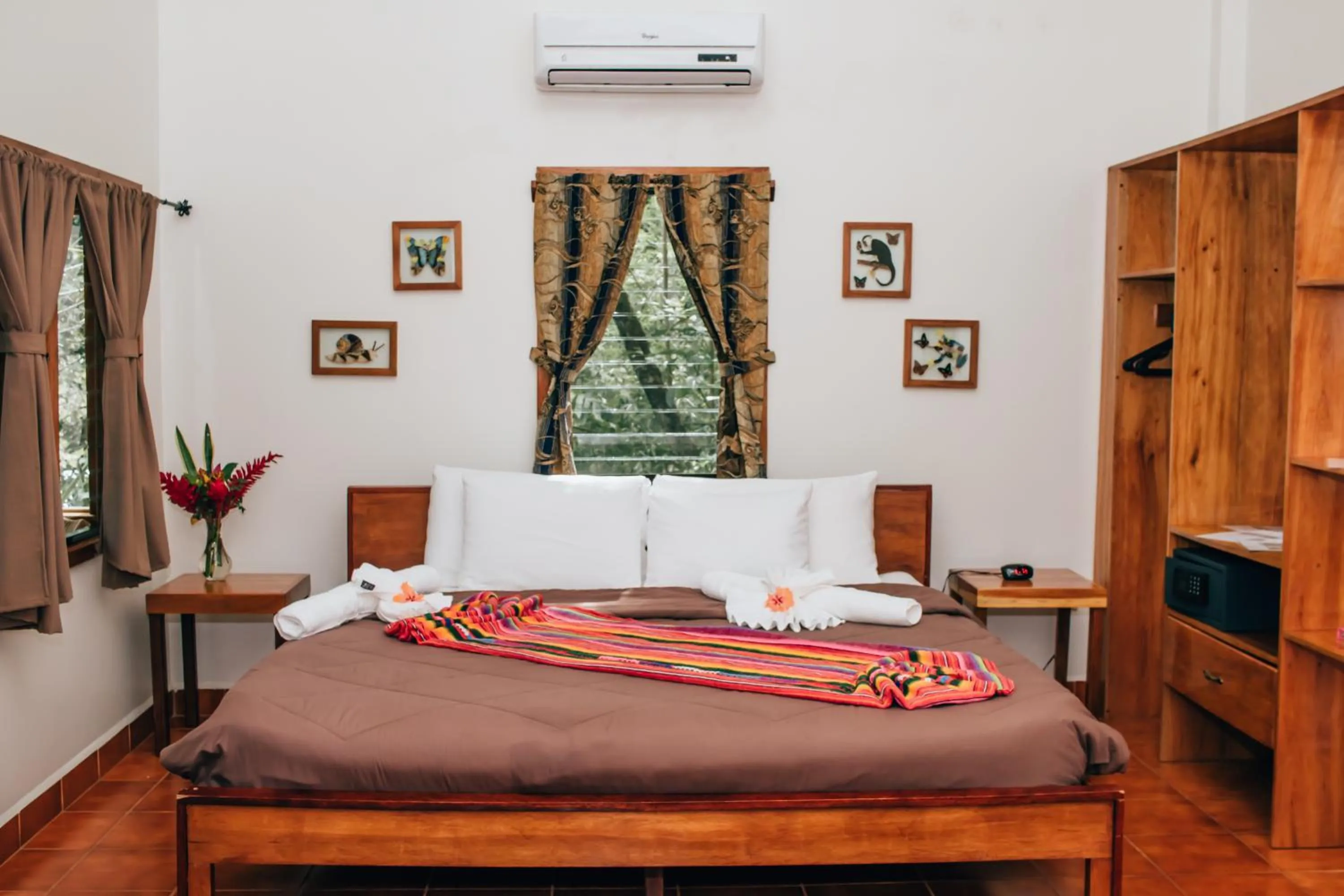 Bedroom, Bed in Mariposa Jungle Lodge