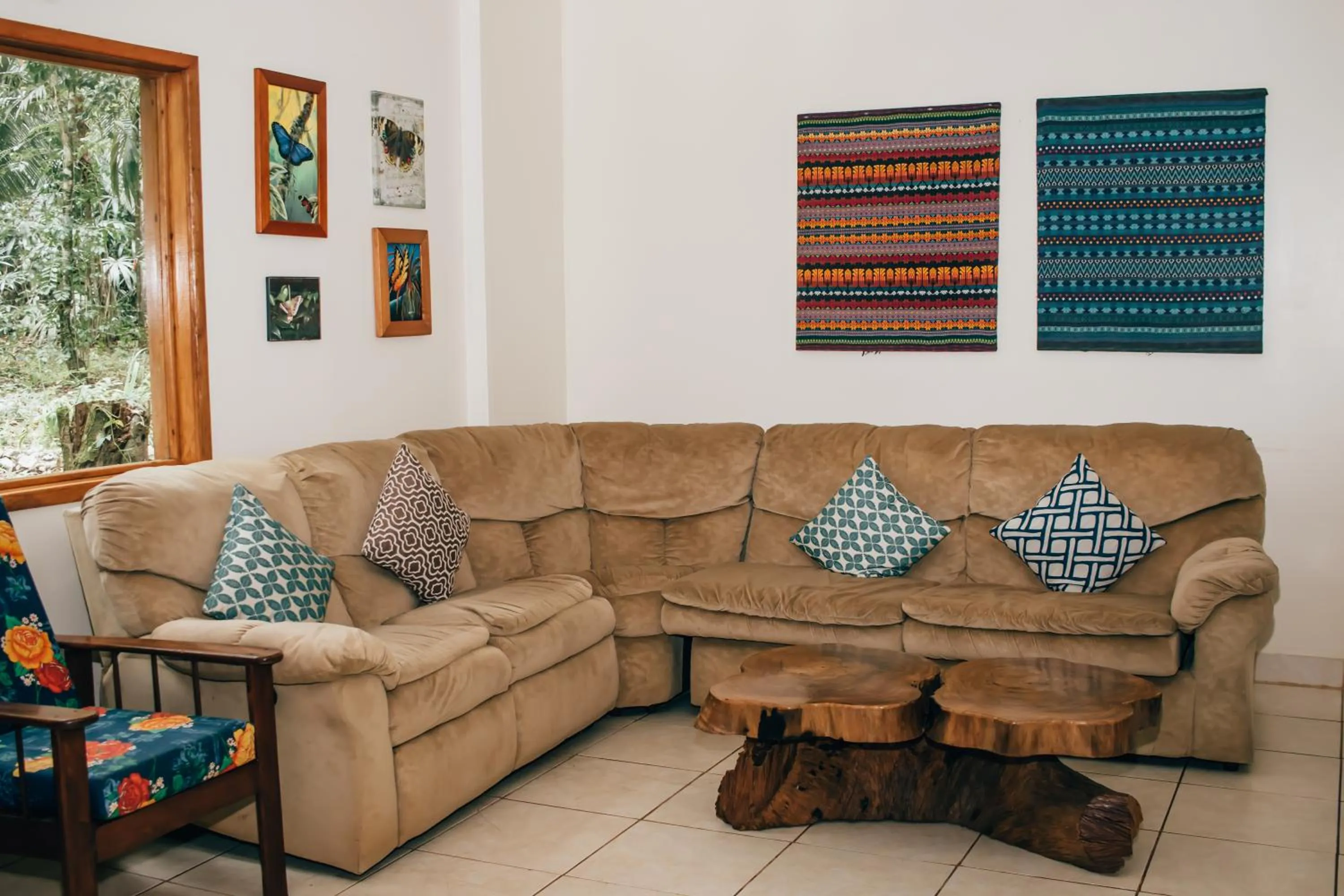 Library in Mariposa Jungle Lodge