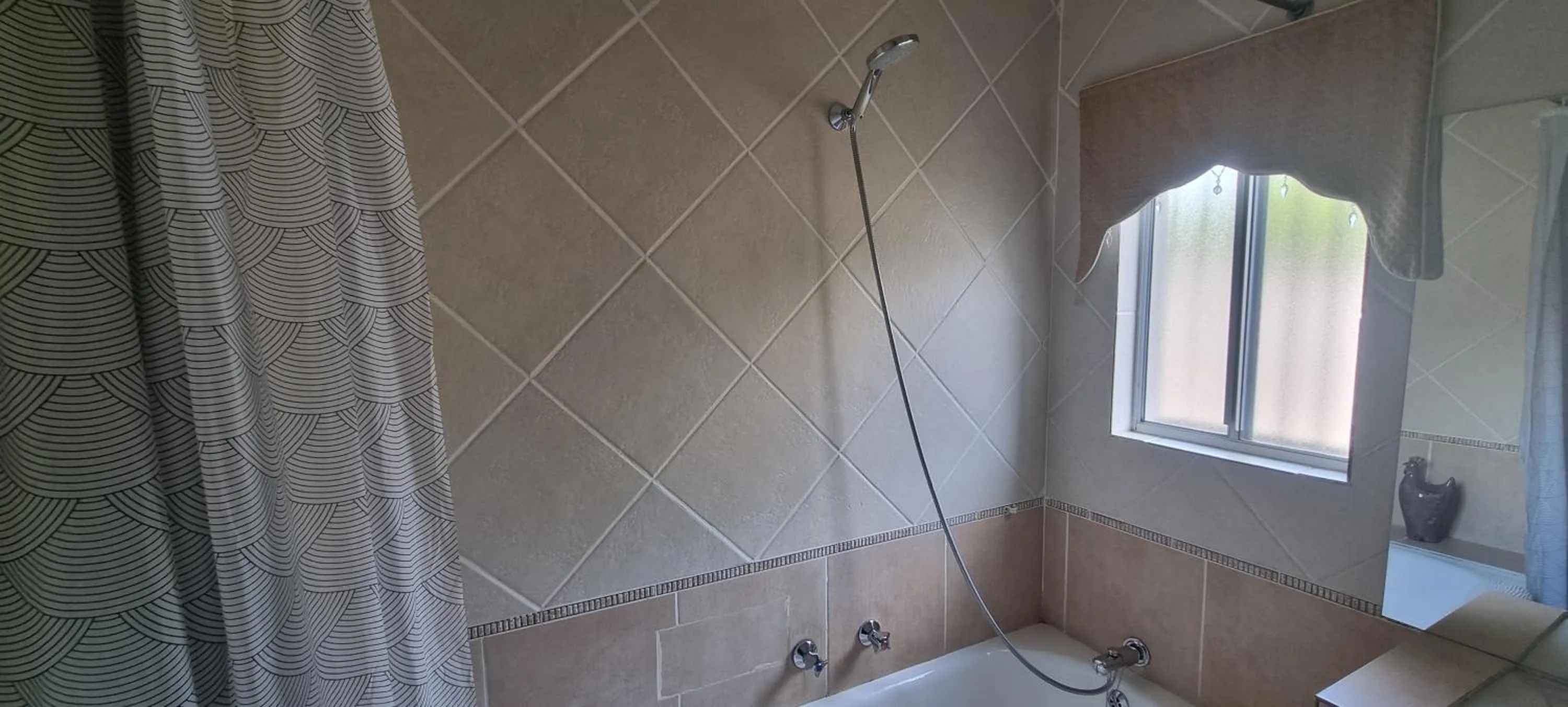 Shower in Frankfort Guesthouse