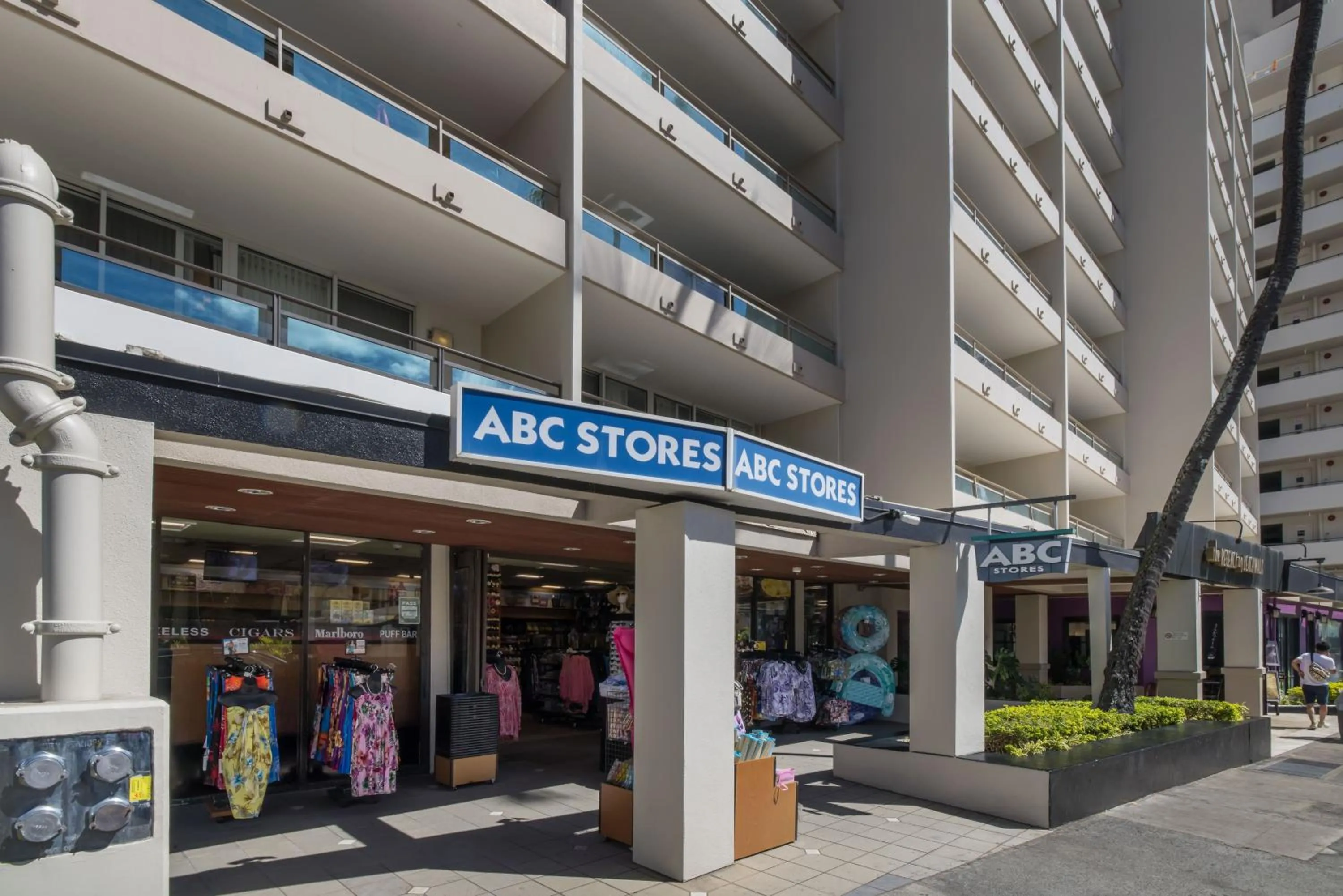 On-site shops in Regency on Beachwalk Waikiki by OUTRIGGER