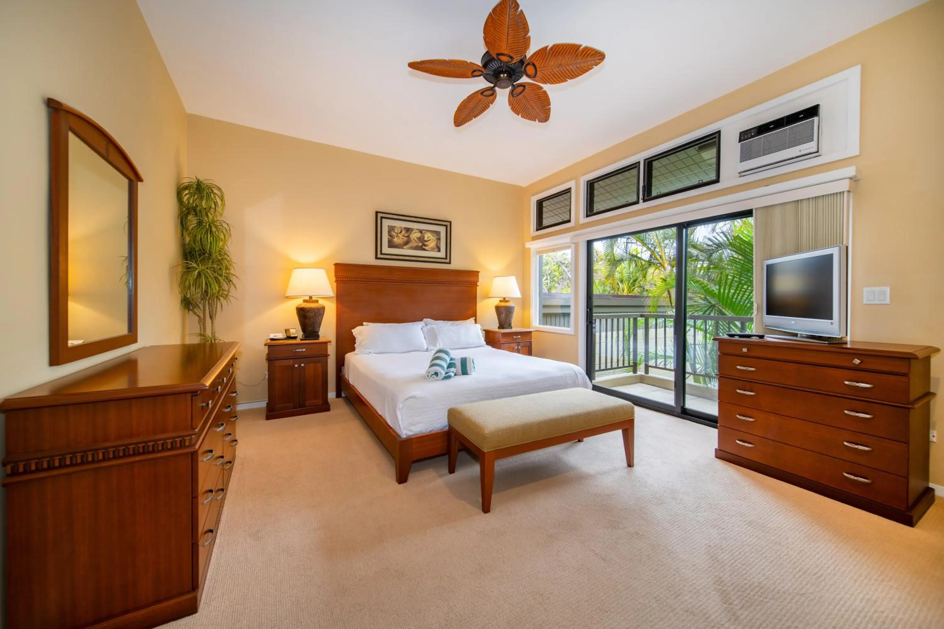 Bedroom, Bed in Kapalua Villas Maui