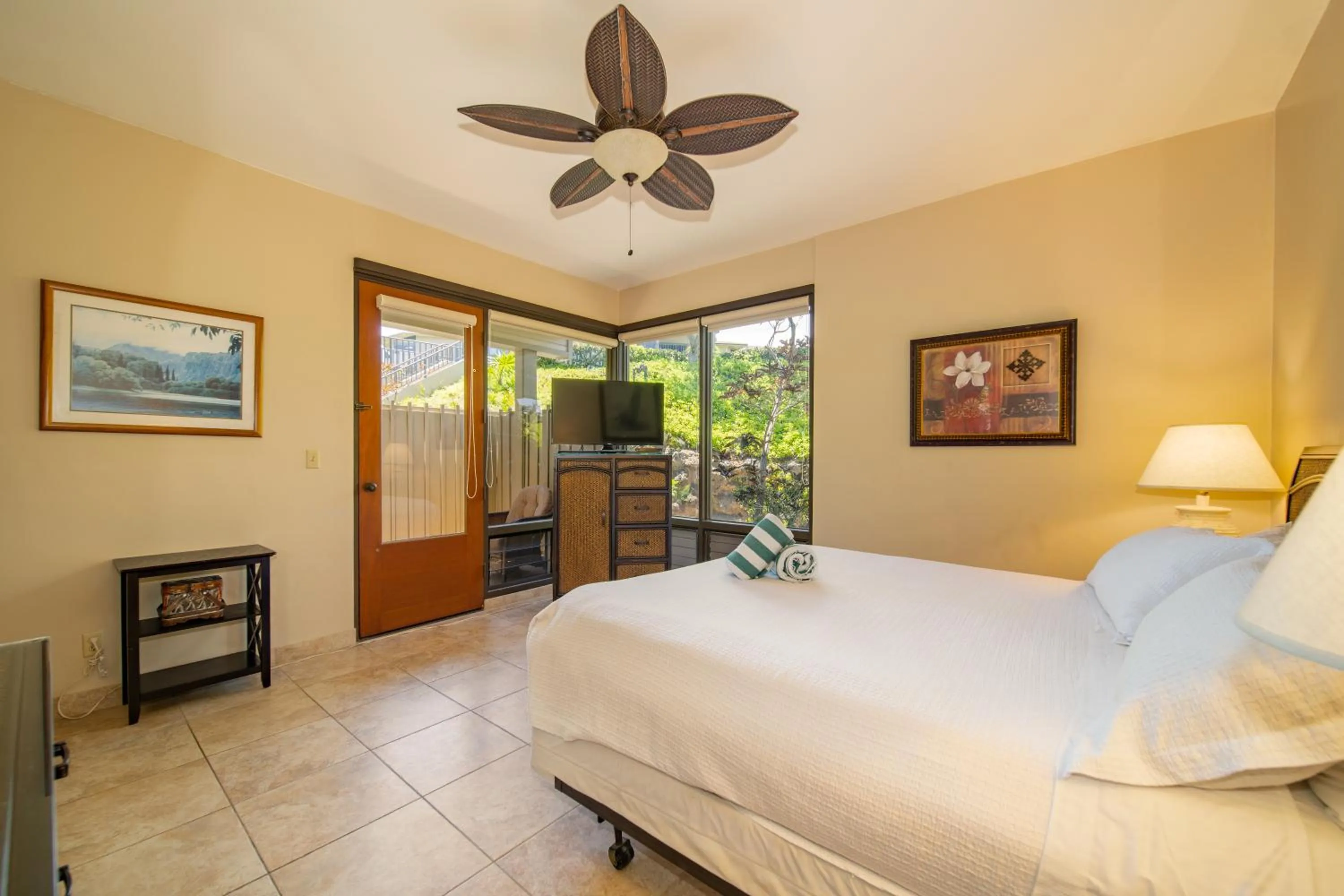 Bedroom, Bed in Kapalua Villas Maui