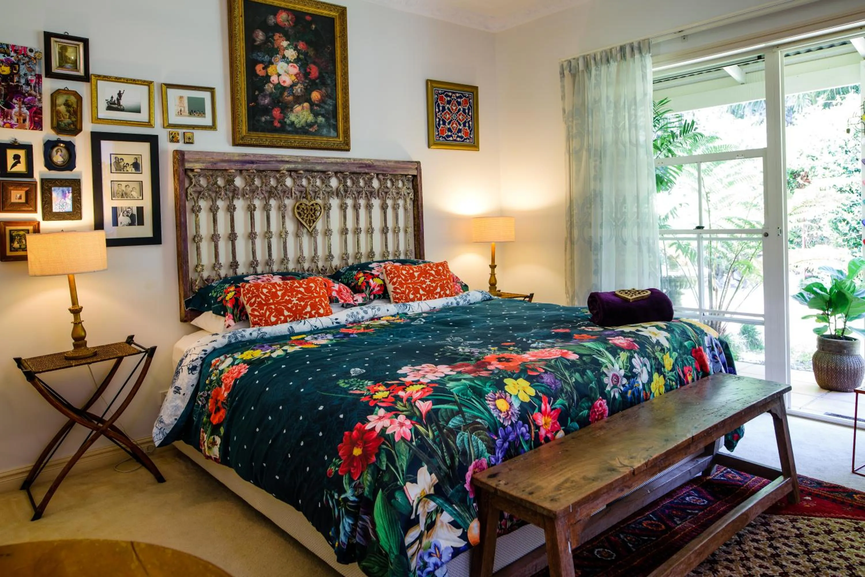 Bed in Noosa Valley Manor B&B