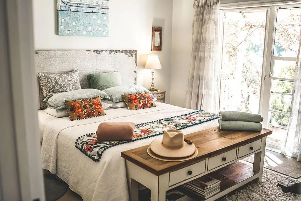 Bed in Noosa Valley Manor B&B