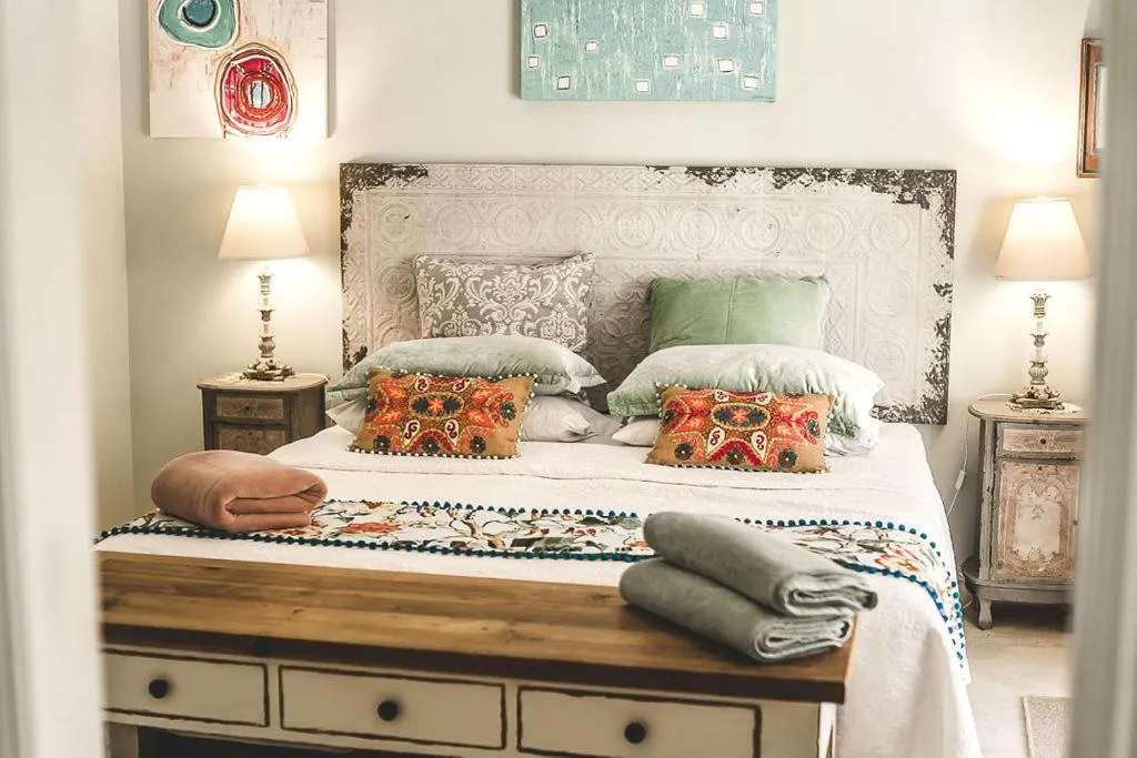 Bed in Noosa Valley Manor B&B