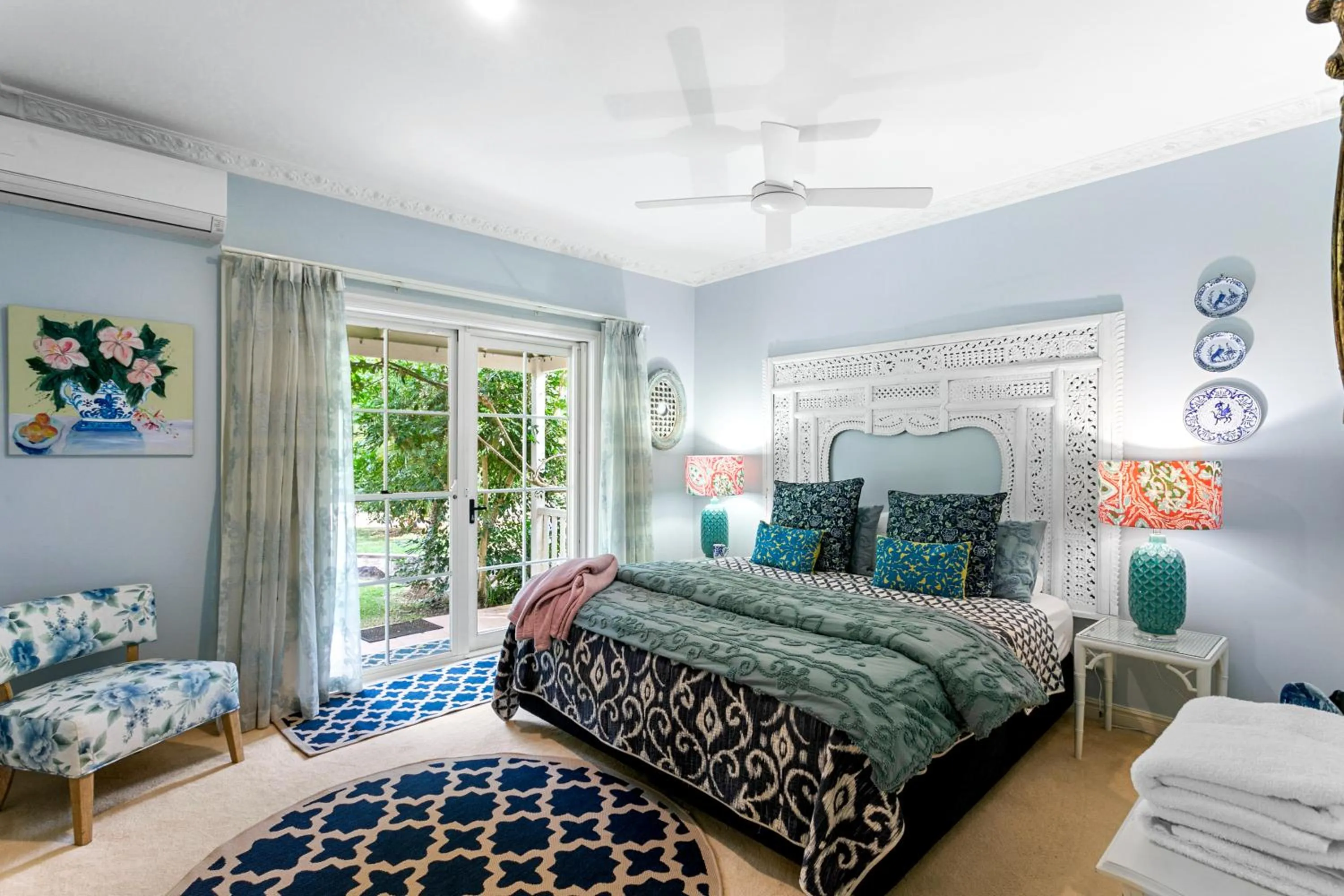 Bed in Noosa Valley Manor B&B