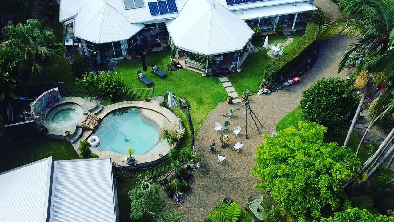 Swimming pool in Noosa Valley Manor B&B