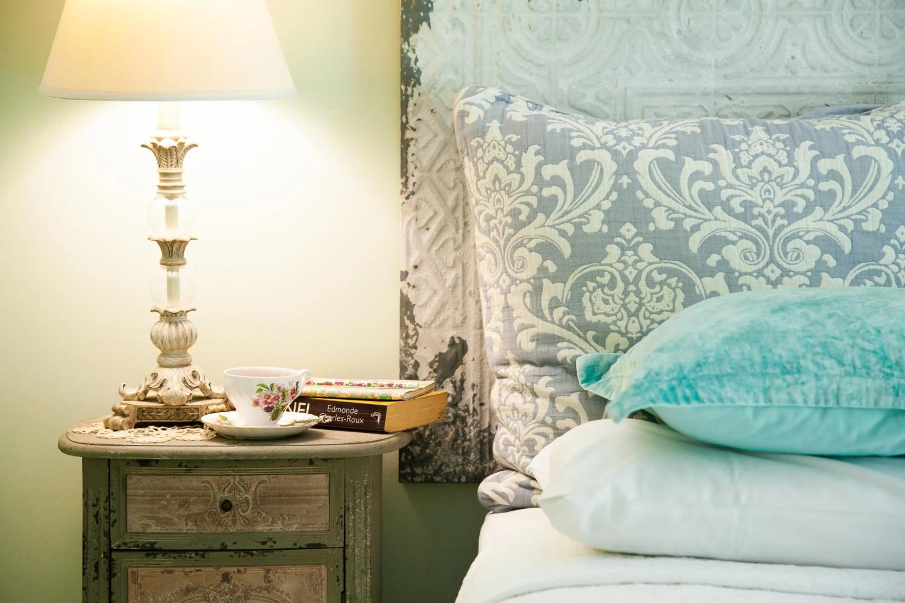 Bed in Noosa Valley Manor B&B