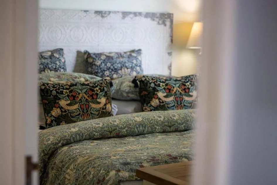 Bed in Noosa Valley Manor B&B