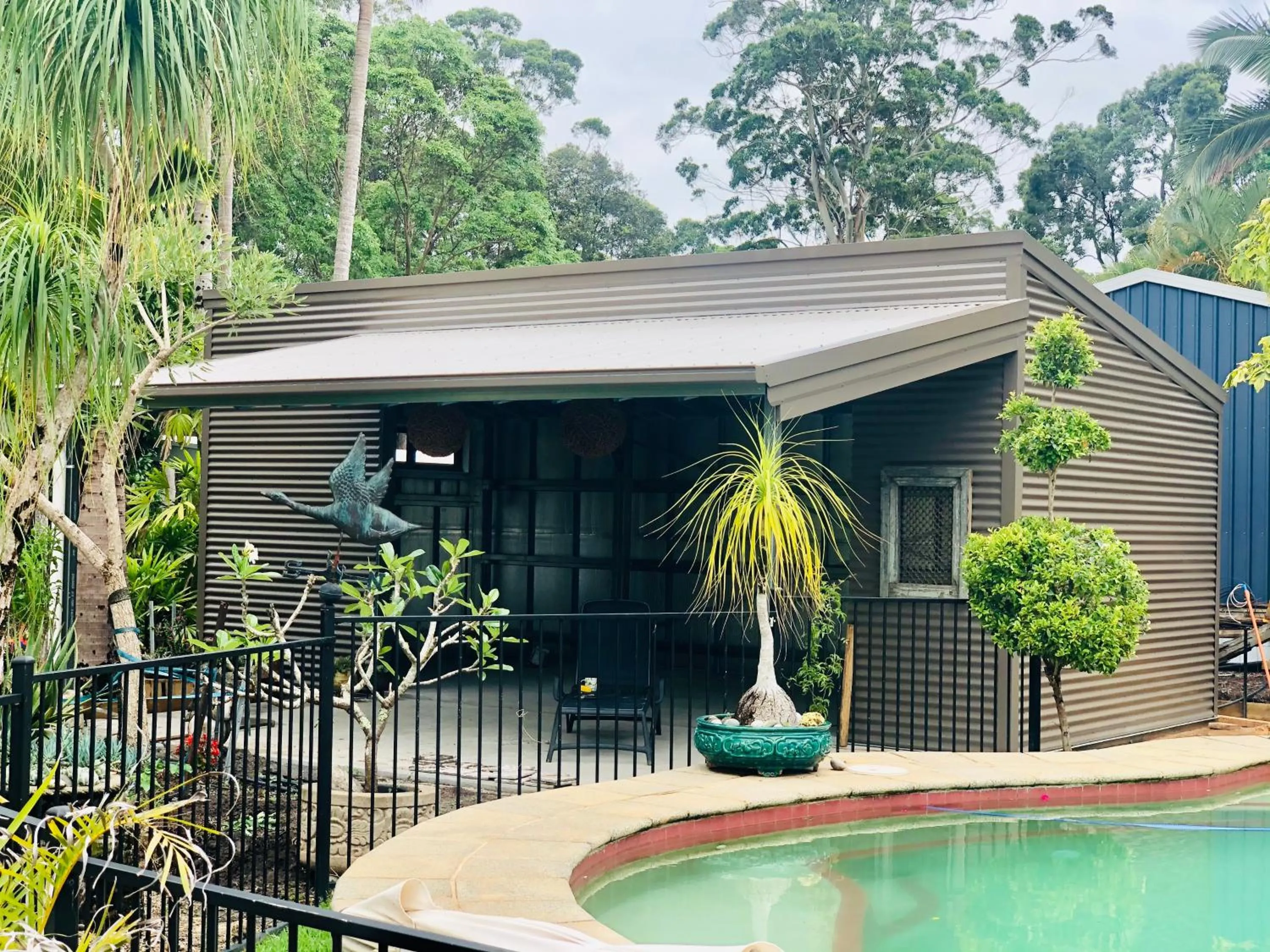 Swimming pool in Noosa Valley Manor B&B