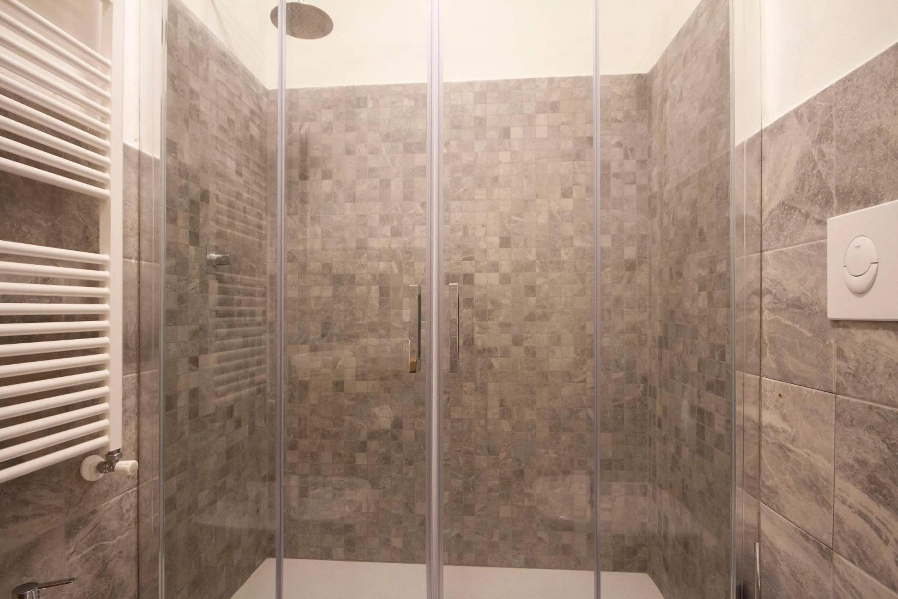 Shower in B&B Poggiobonizio