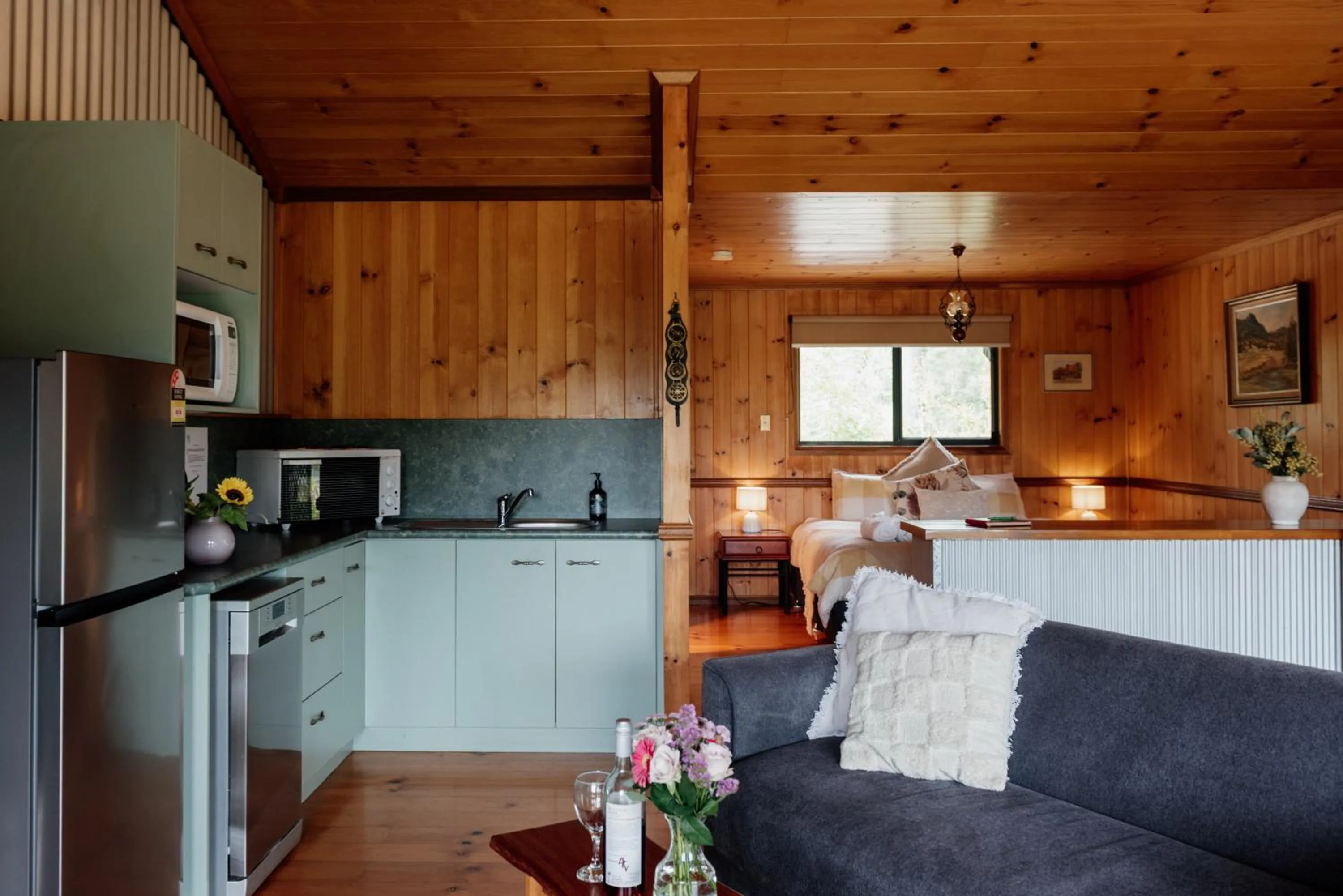 Kitchen or kitchenette in Tuckeroo Cottages & Gardens - Blue Wren & Kookaburra