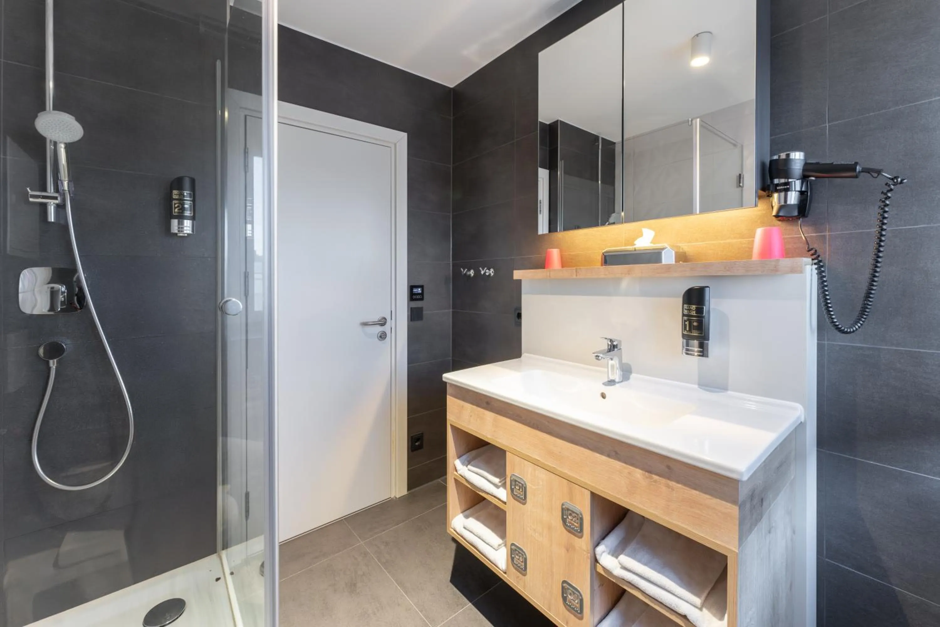 Shower in House of Records