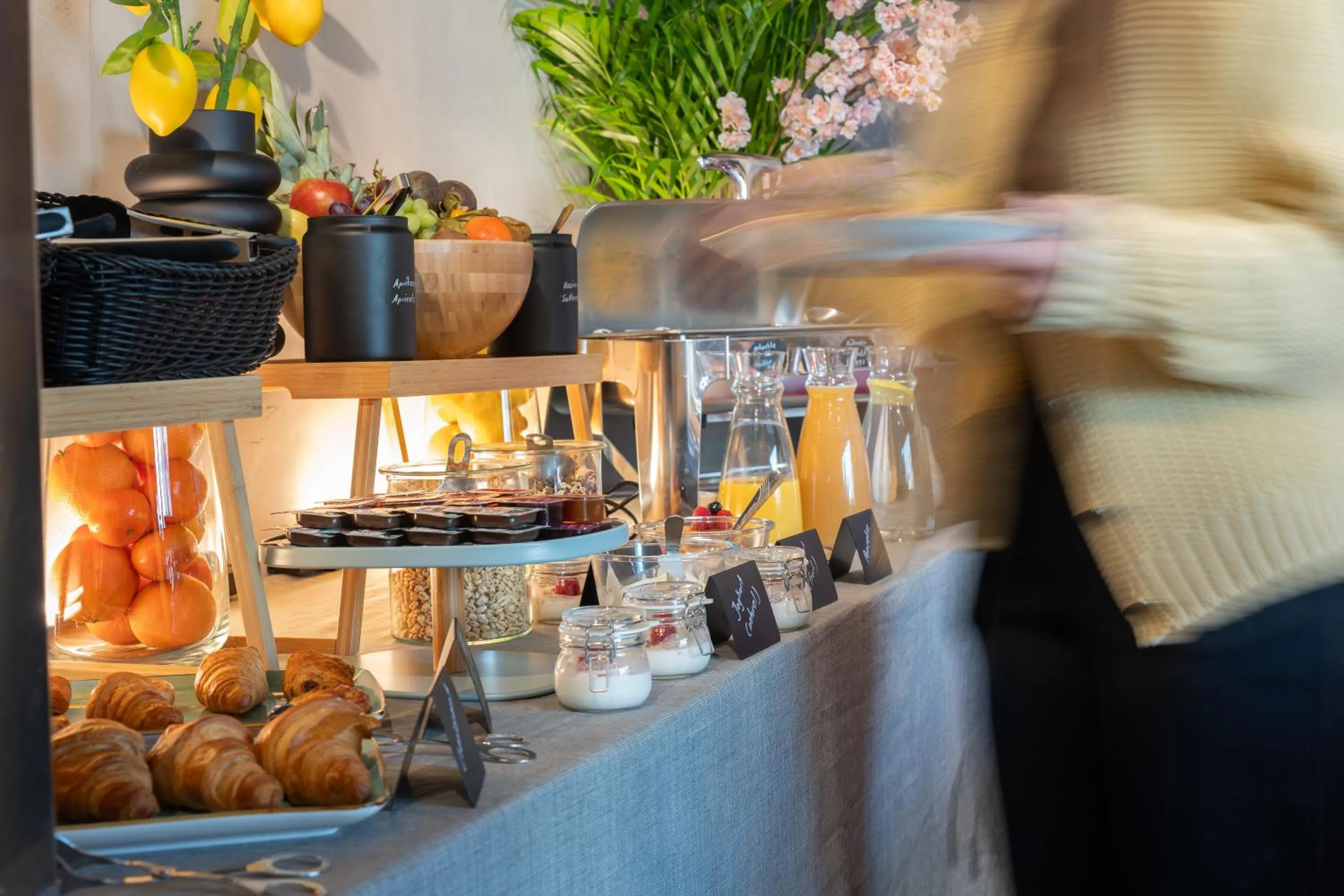 Coffee/tea facilities in House of Records