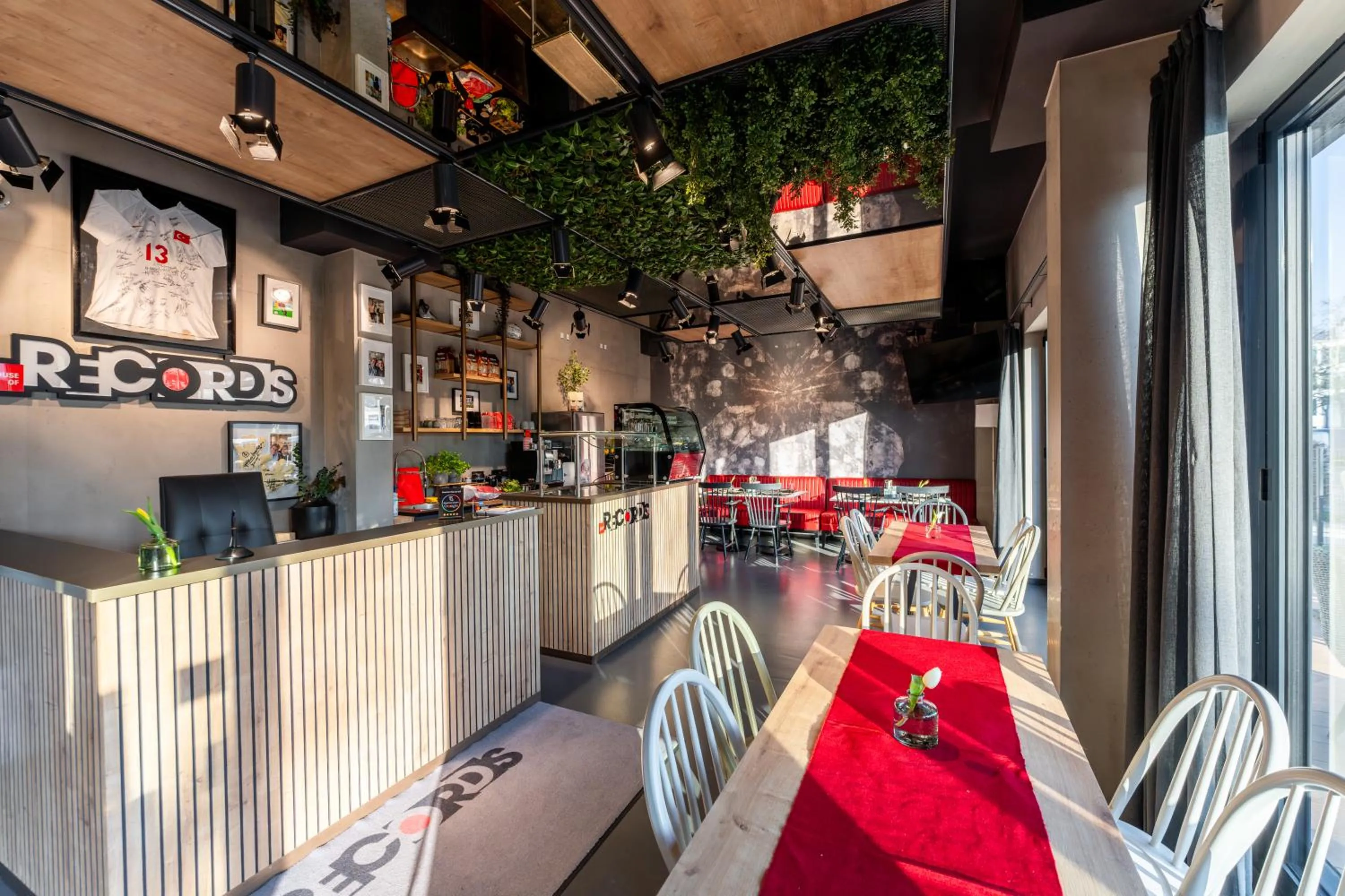 Restaurant/places to eat in House of Records