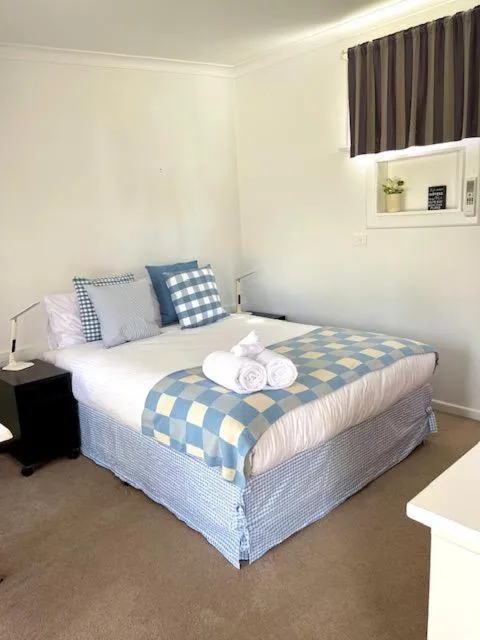 Bed in Euroa Motor Inn