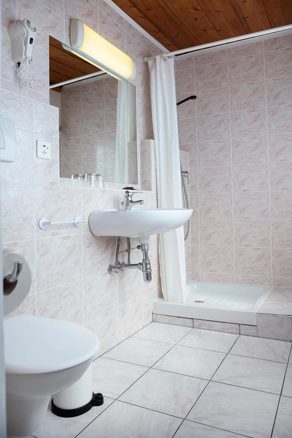 Shower in B&B La Tgamona