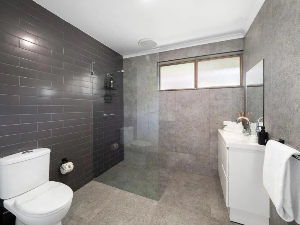 Shower in Ocean Park Motel & Holiday Apartments