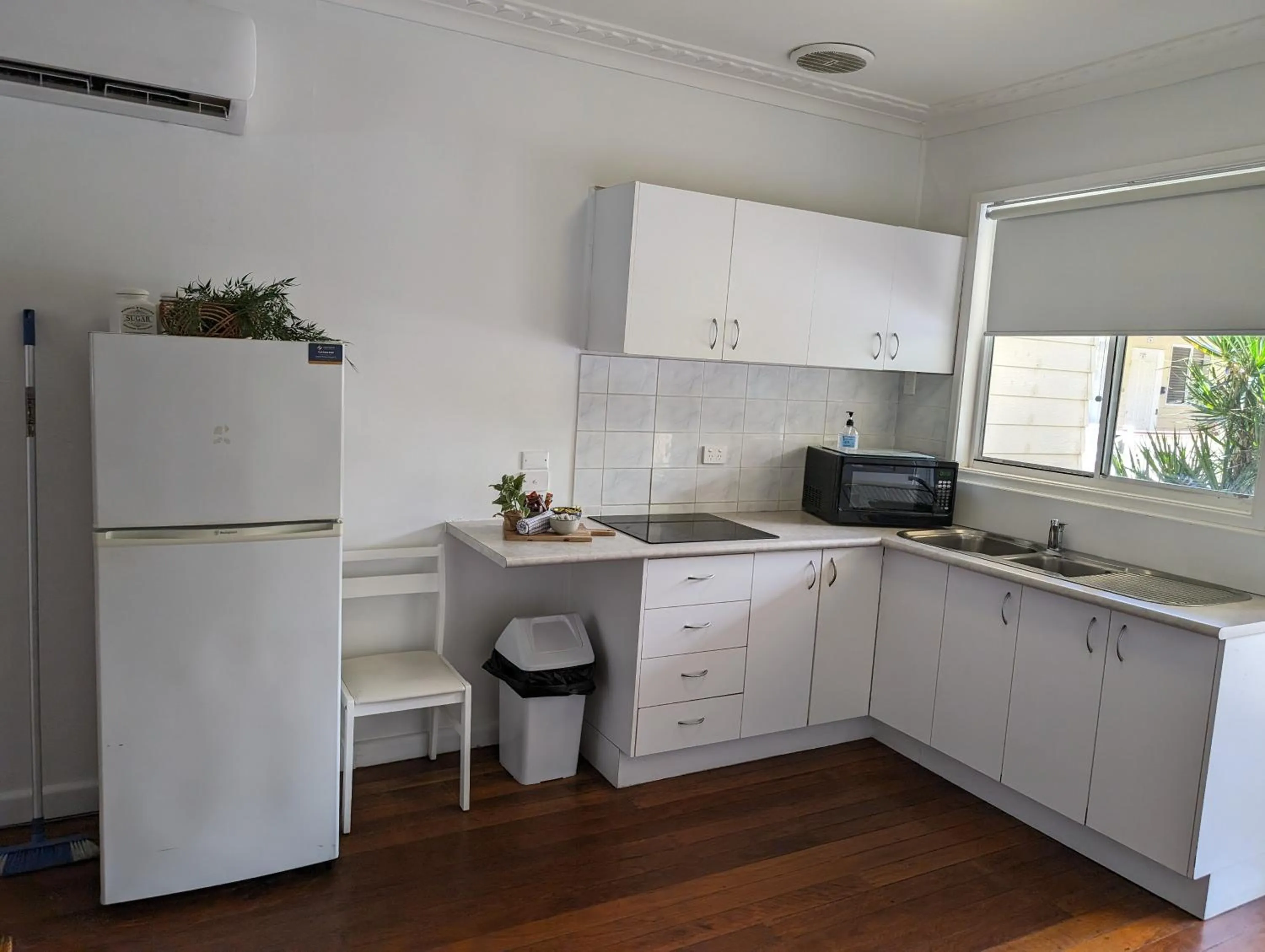 Kitchen or kitchenette in Ocean Park Motel & Holiday Apartments