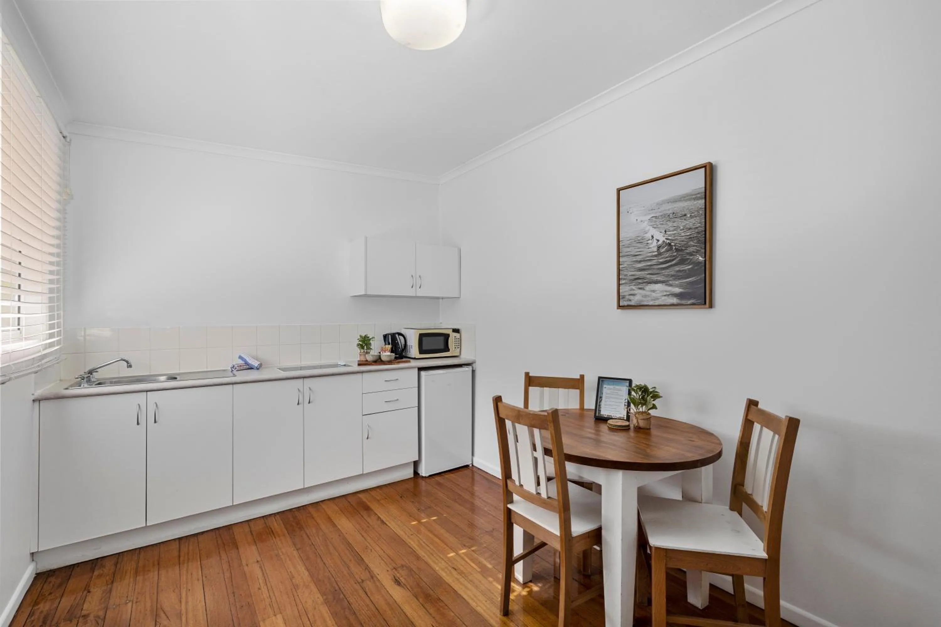 Kitchen or kitchenette in Ocean Park Motel & Holiday Apartments