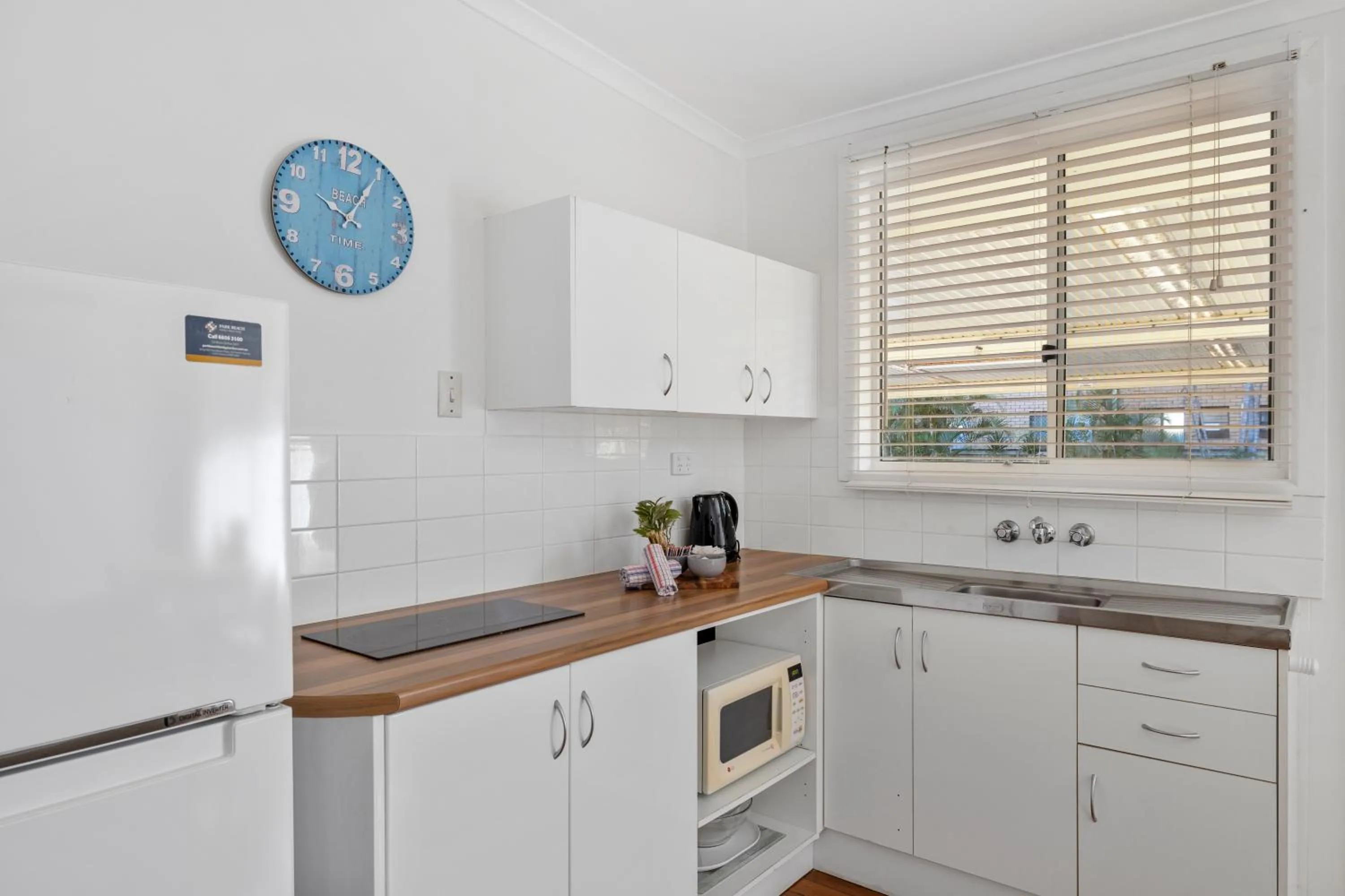 Kitchen or kitchenette in Ocean Park Motel & Holiday Apartments