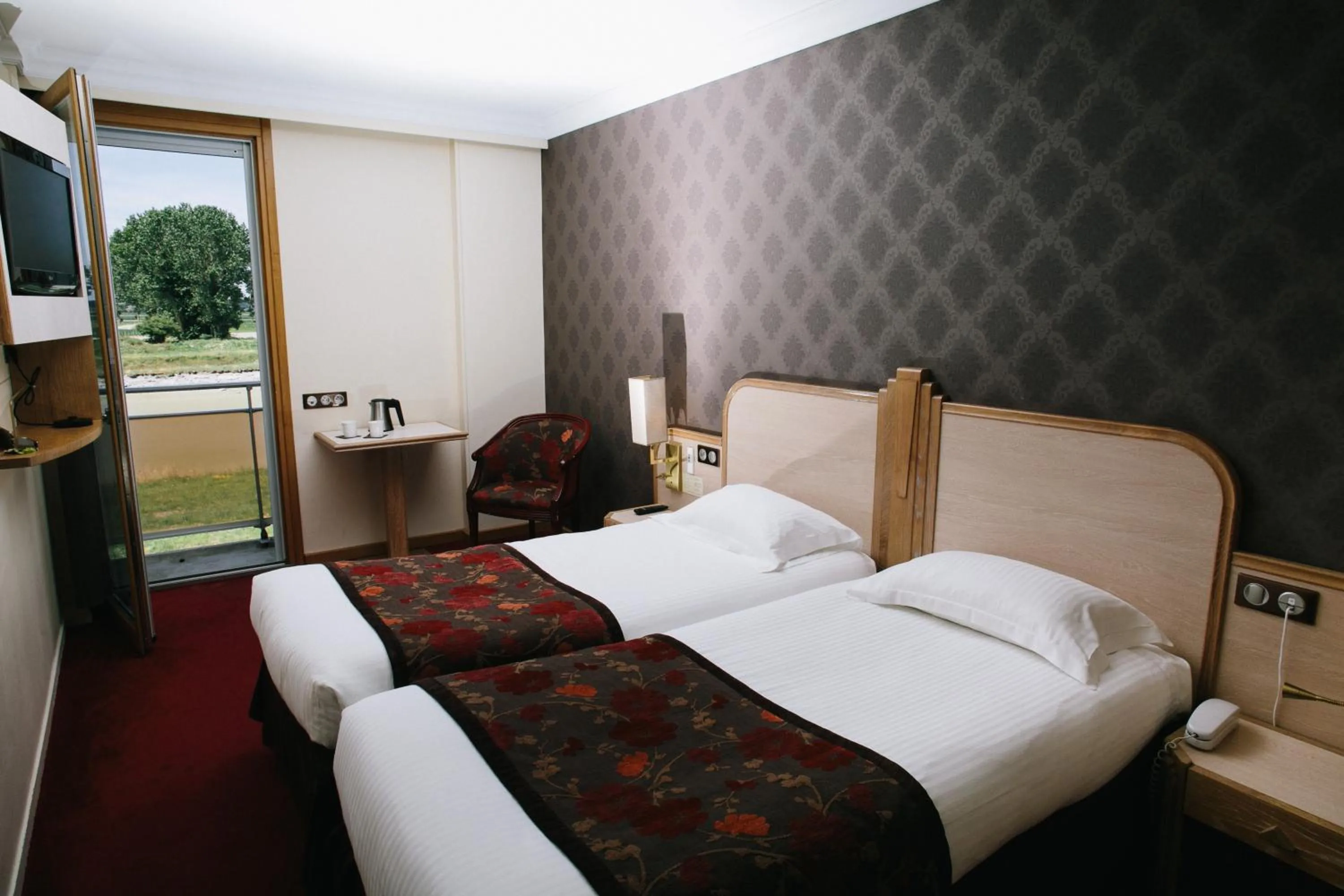 Photo of the whole room, Bed in Le Relais Du Roy