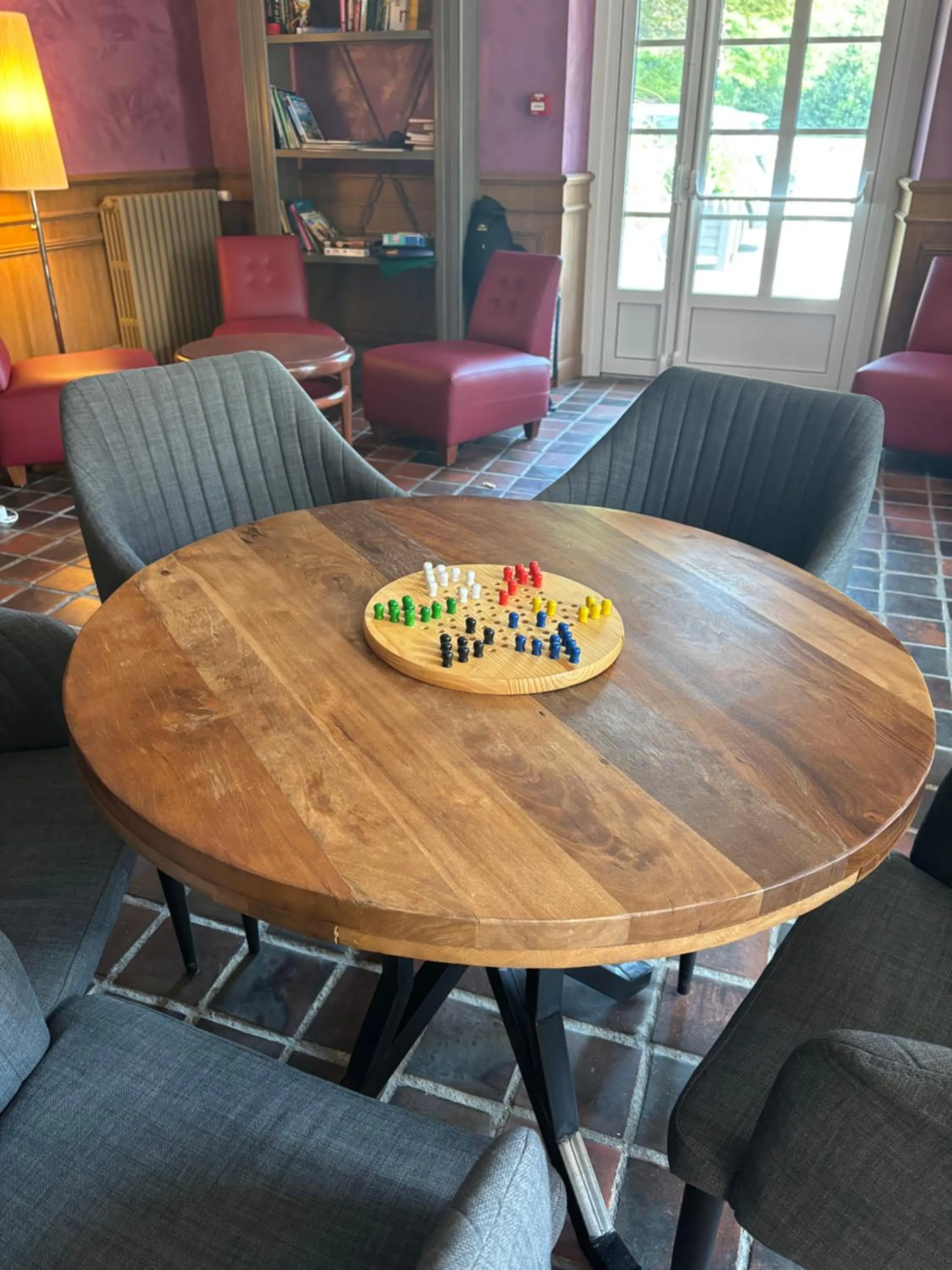 Seating area in Le Relais Du Roy