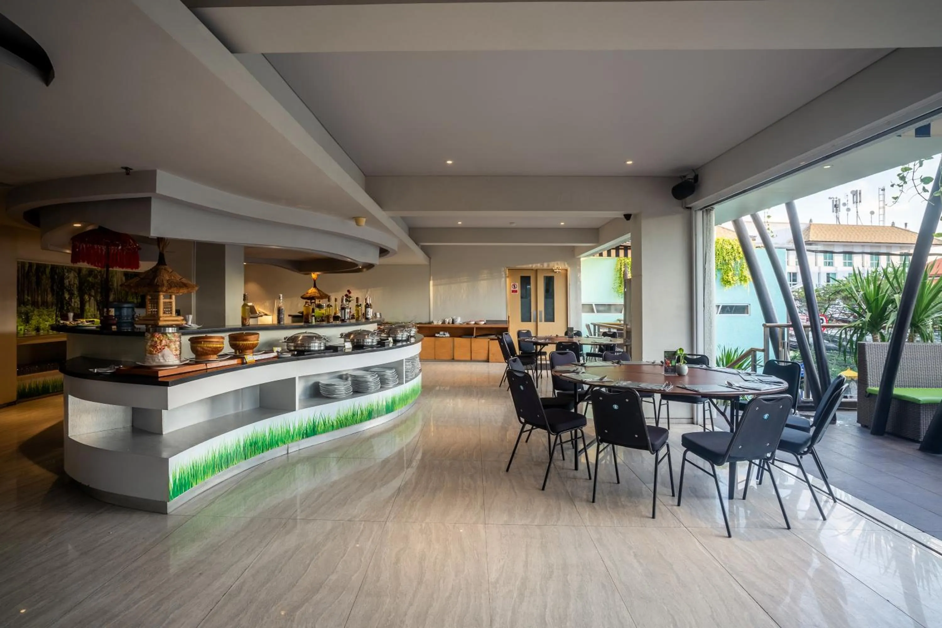 Restaurant/places to eat in EDEN Hotel Kuta Bali