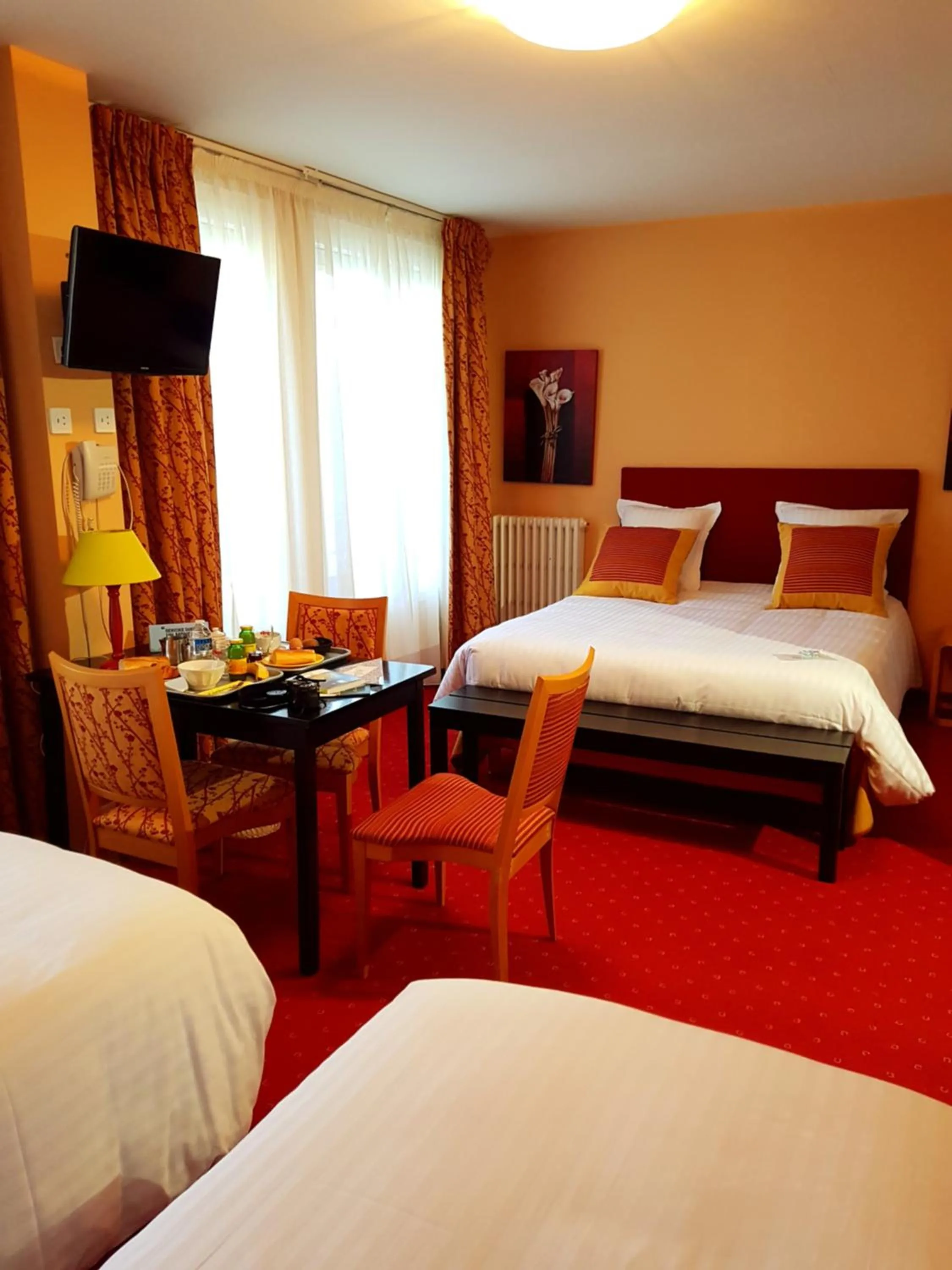 Photo of the whole room, Bed in Brit Hotel Essentiel Pontivy Robic